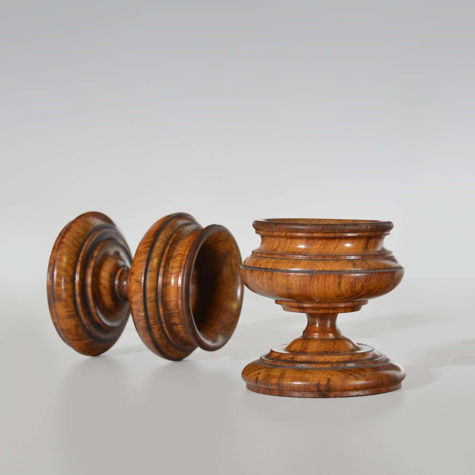 Paire de sels de cabestan en chêne têtard du XIXe siècle Bon état - En vente à Castle Douglas, GB