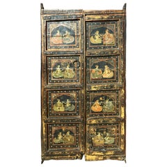 Paar polychrome indische Holztüren des 19. Jahrhunderts mit Genreszenen