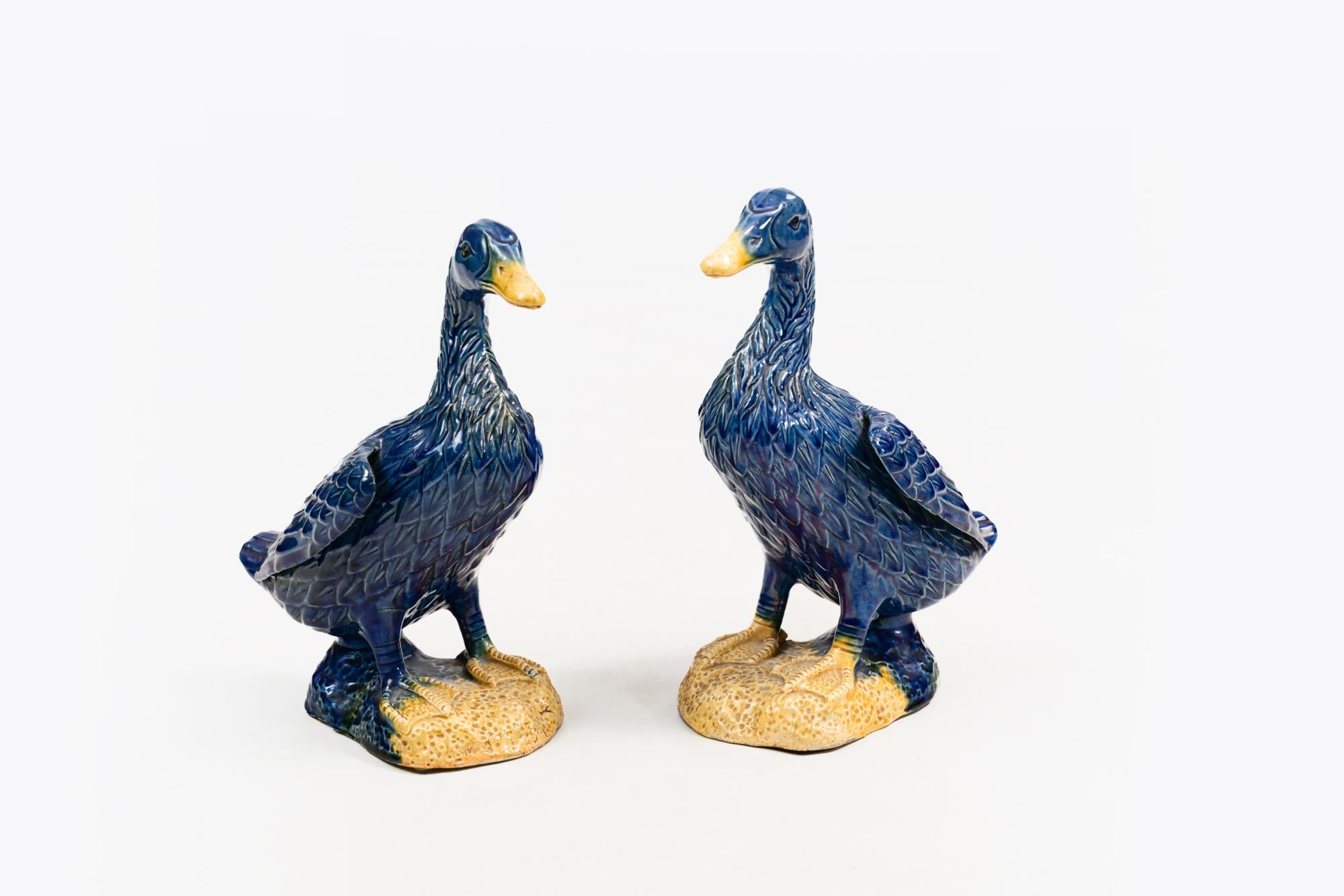 Coppia di uccelli blu in porcellana del XIX secolo 