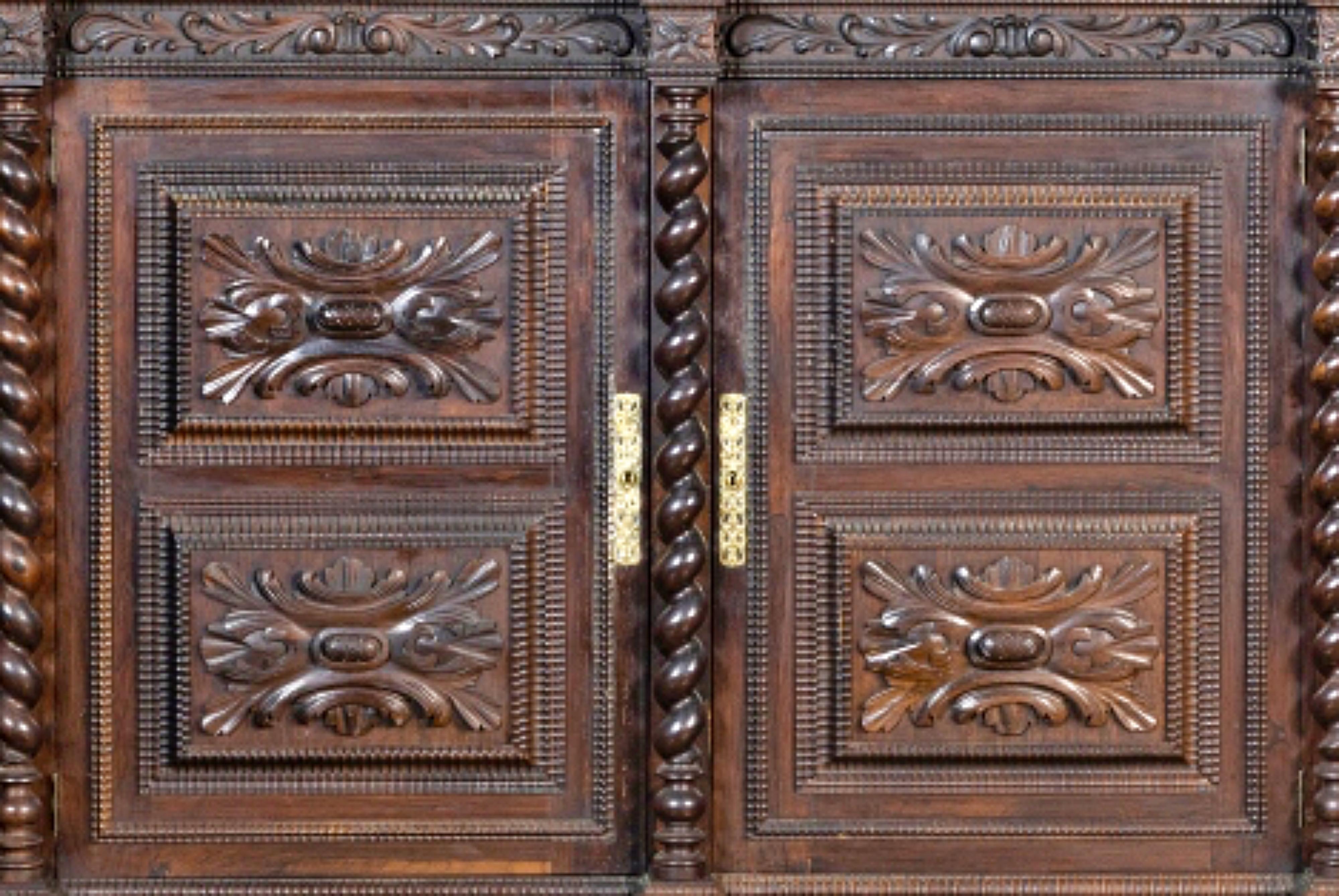 PAIR OF 19th Century PORTUGUESE CABINETS

in carved Brazilian rosewood. 
With four padded doors and two drawers. Interior with shelves. 
Yellow metal hardware. Small defects. 
Dim.: 213 x 177 x 65 cm.