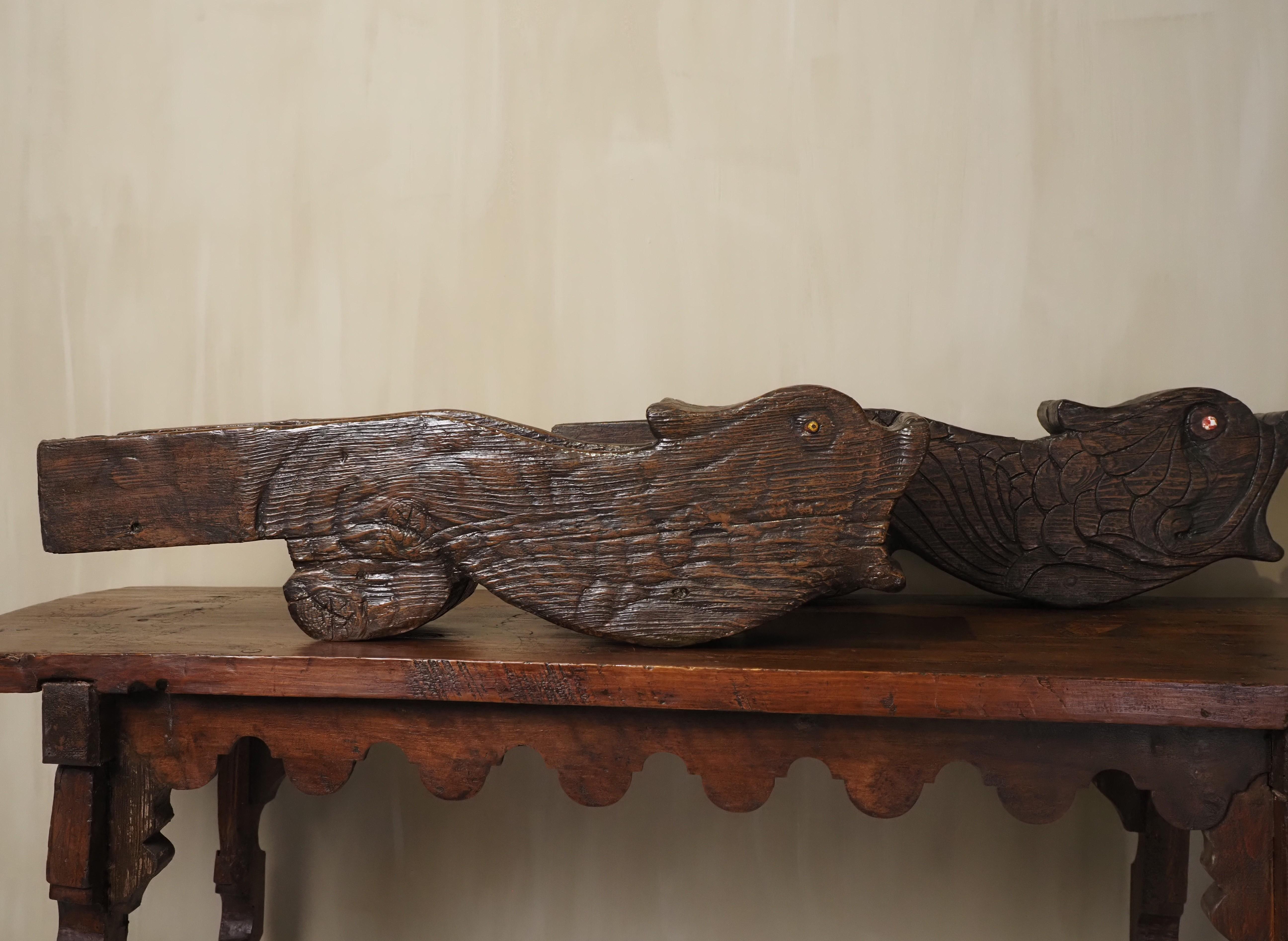 Paire de boîtes à offrandes en chêne sculpté portugais du XIXe siècle en vente 4