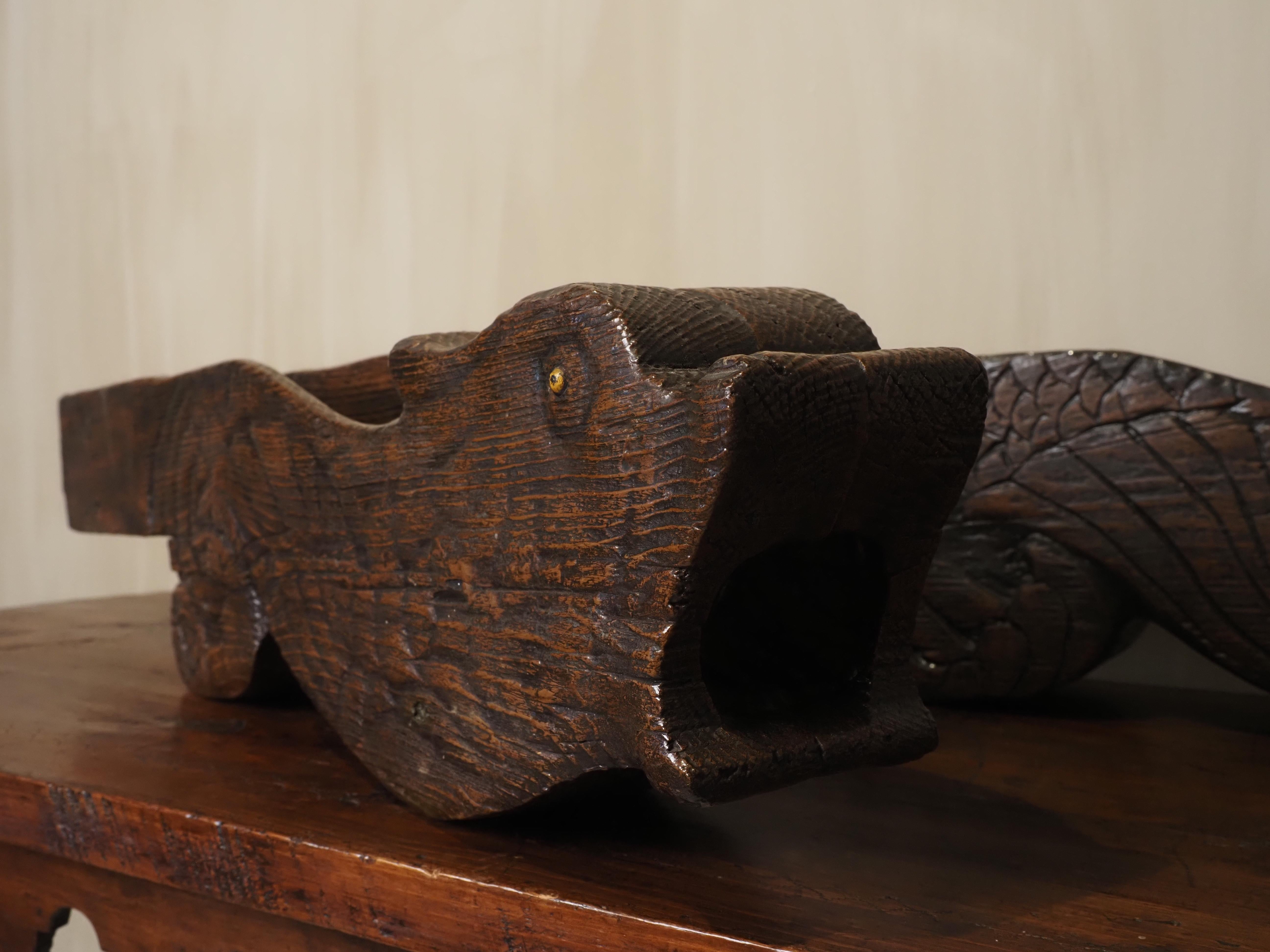 Paire de boîtes à offrandes en chêne sculpté portugais du XIXe siècle en vente 5