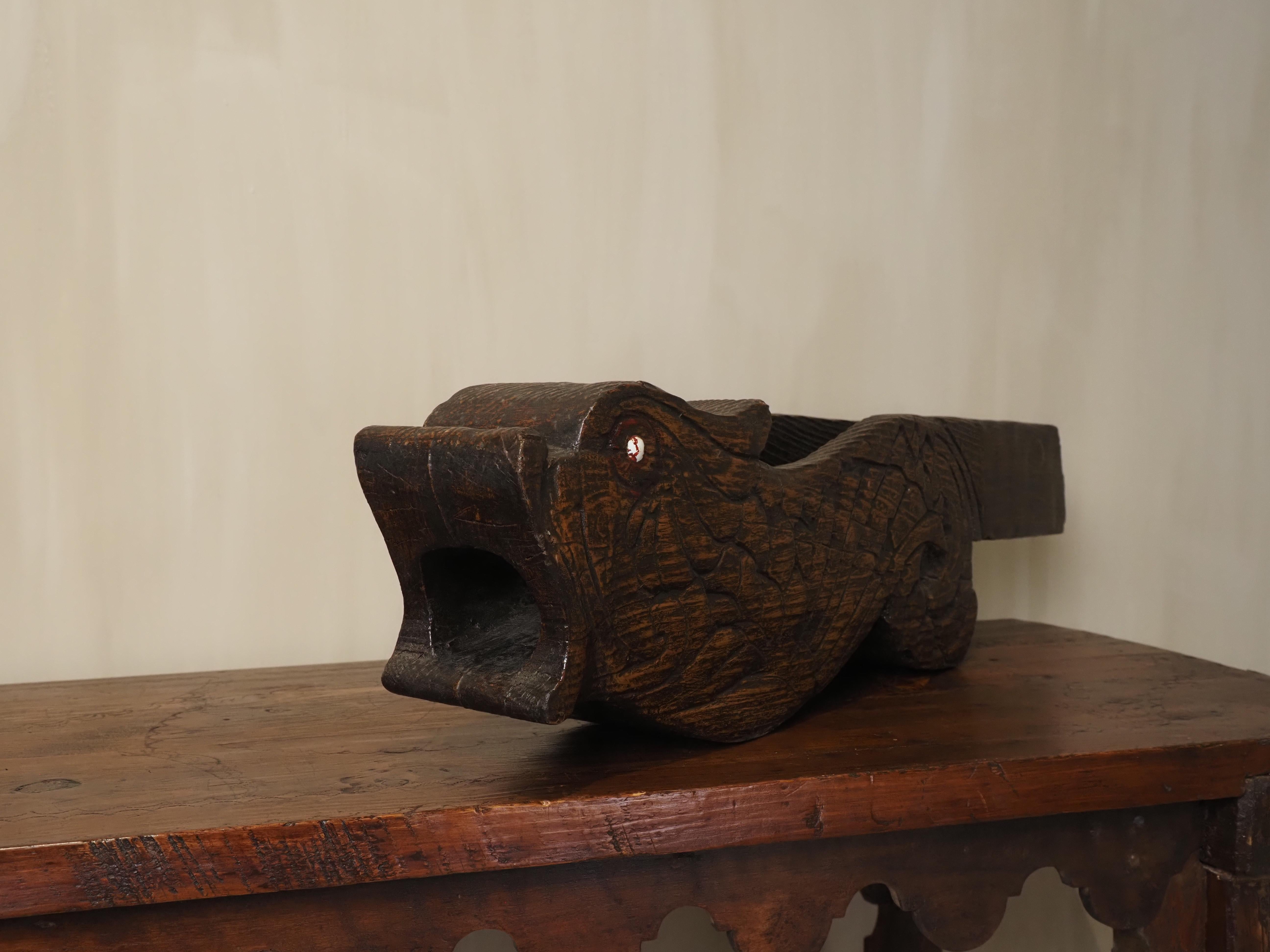 Paire de boîtes à offrandes en chêne sculpté portugais du XIXe siècle en vente 6