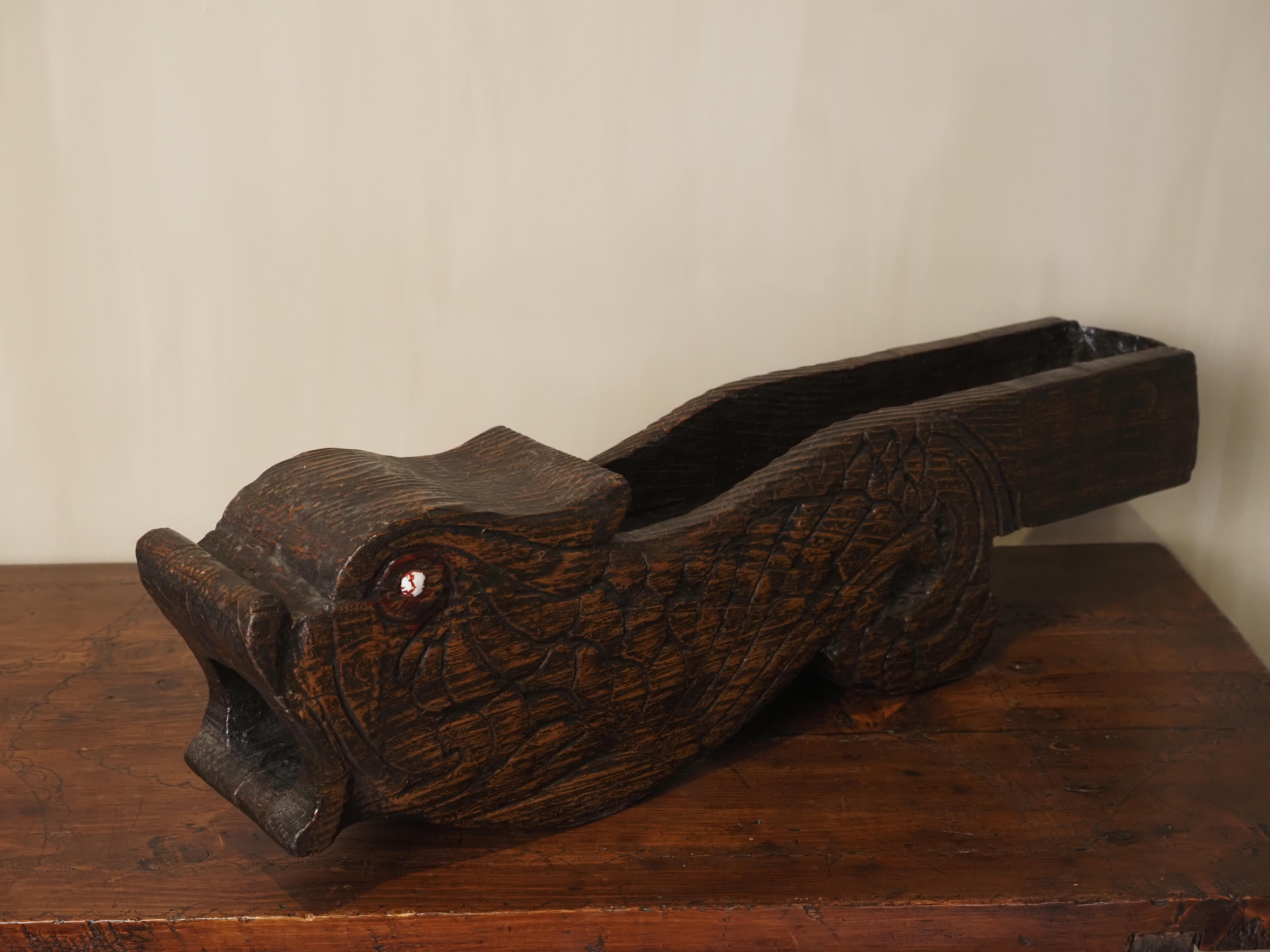 Paire de boîtes à offrandes en chêne sculpté portugais du XIXe siècle en vente 8