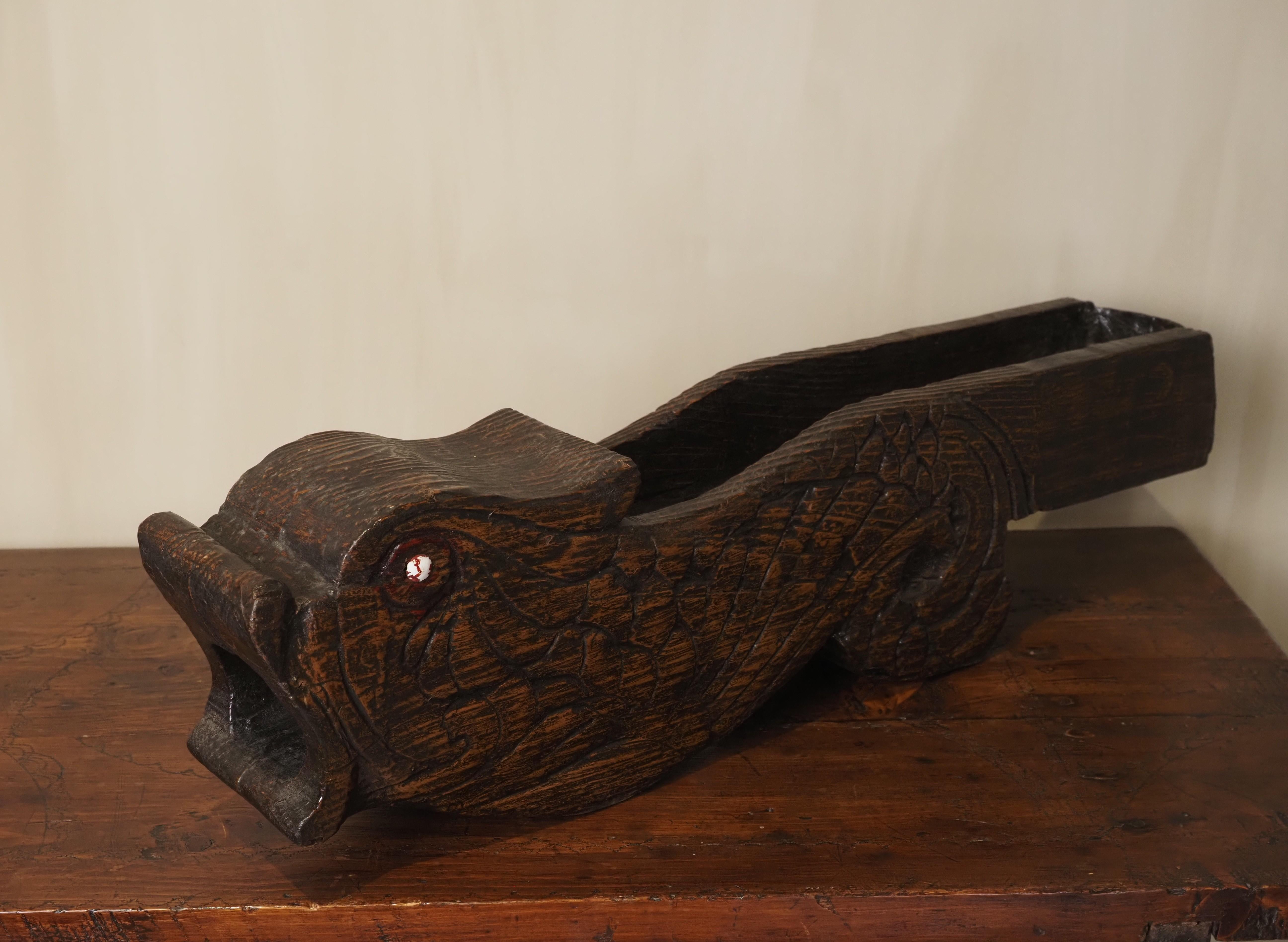 Paire de boîtes à offrandes en chêne sculpté portugais du XIXe siècle en vente 9