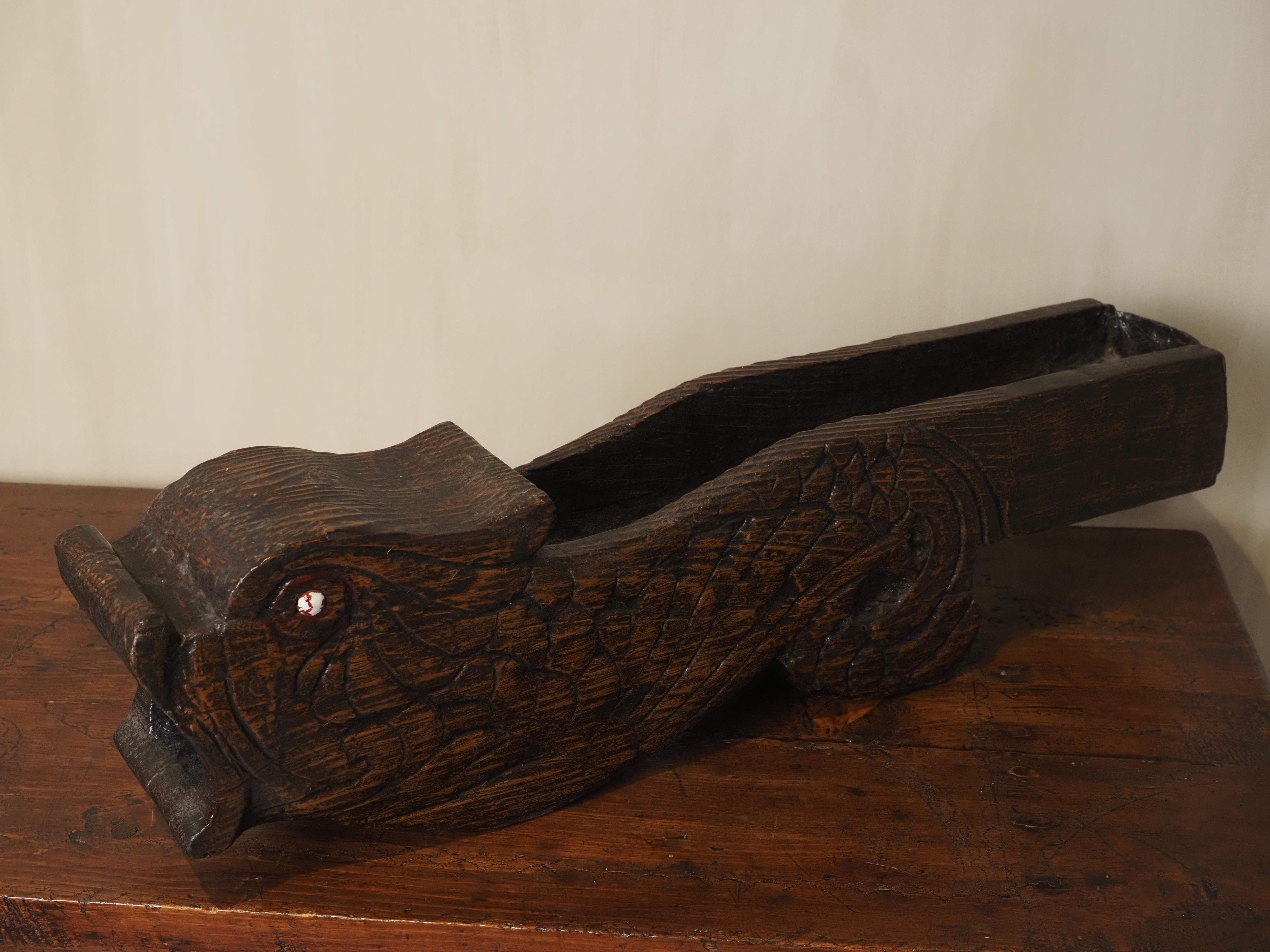 Paire de boîtes à offrandes en chêne sculpté portugais du XIXe siècle en vente 10