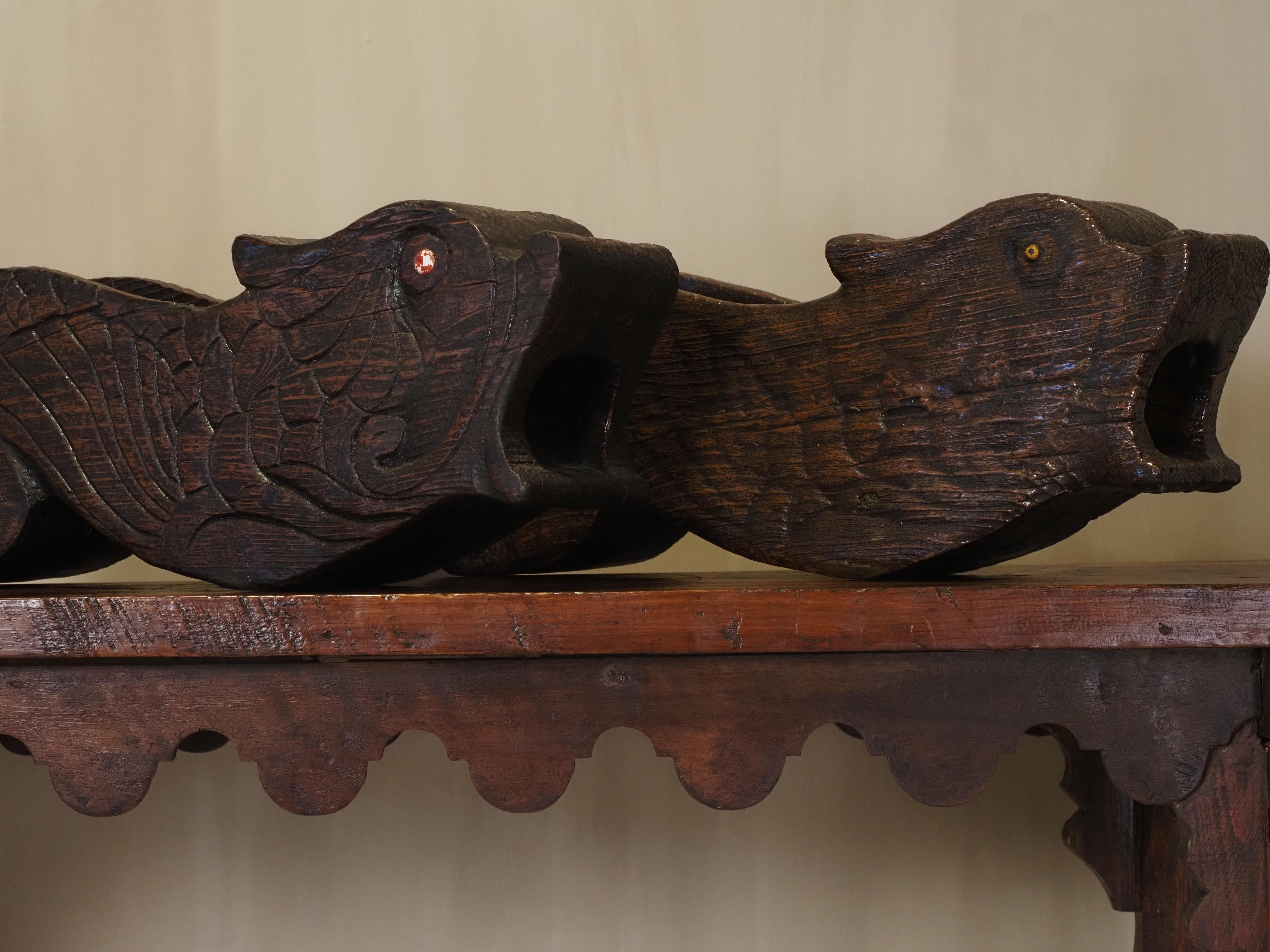 Artisanat Paire de boîtes à offrandes en chêne sculpté portugais du XIXe siècle en vente