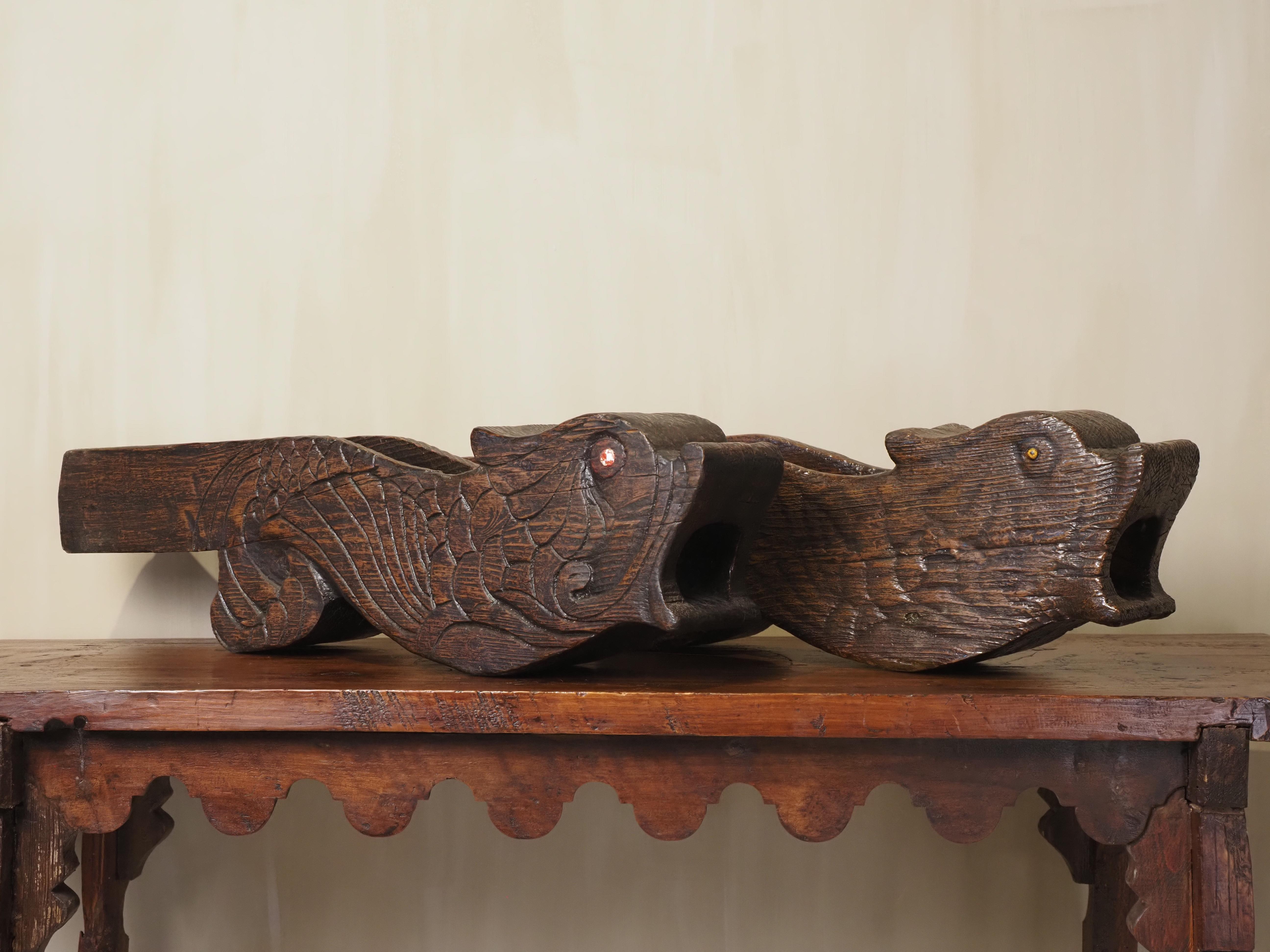 Portugais Paire de boîtes à offrandes en chêne sculpté portugais du XIXe siècle en vente