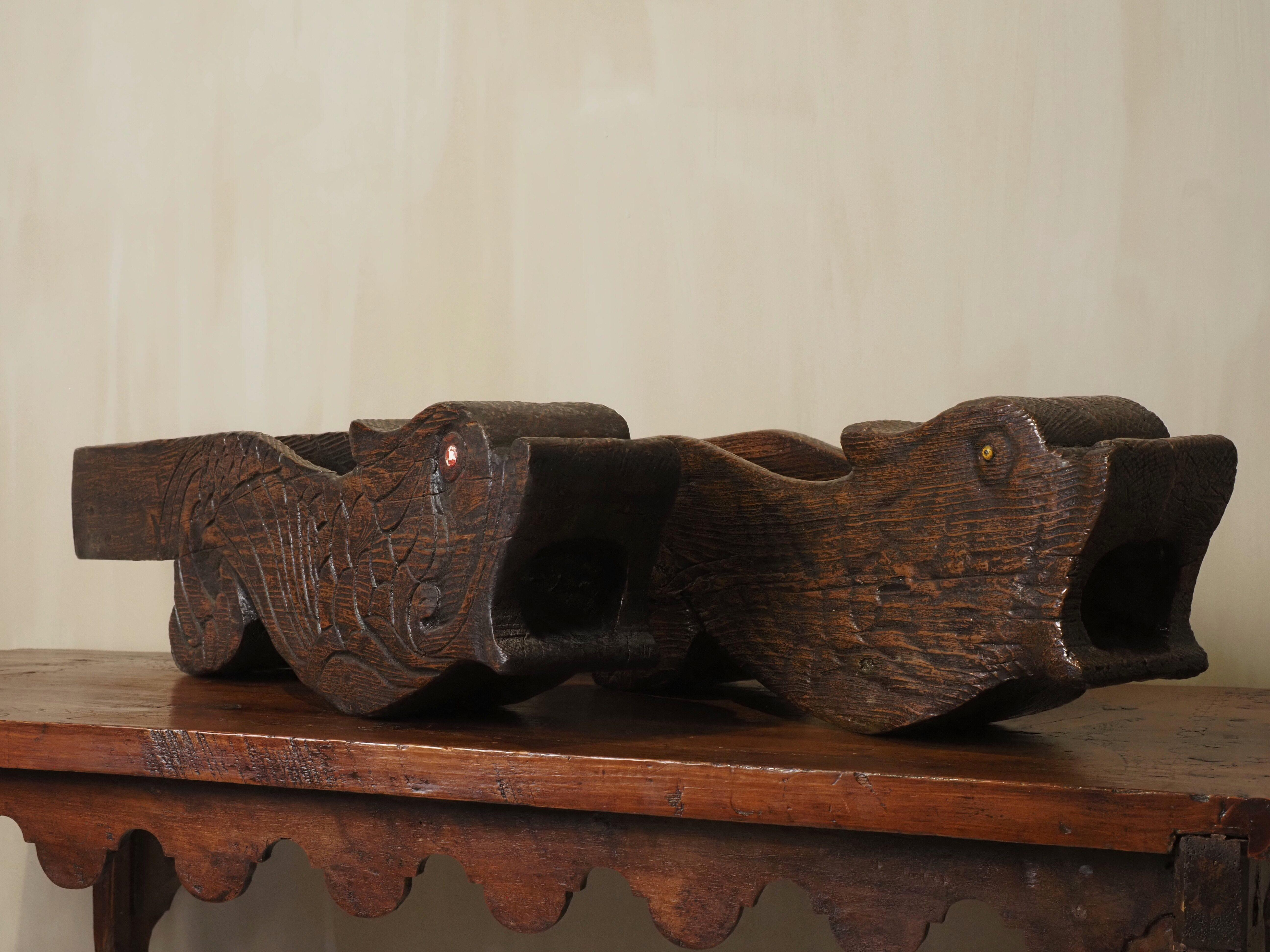 Paire de boîtes à offrandes en chêne sculpté portugais du XIXe siècle Bon état - En vente à Diest, BE