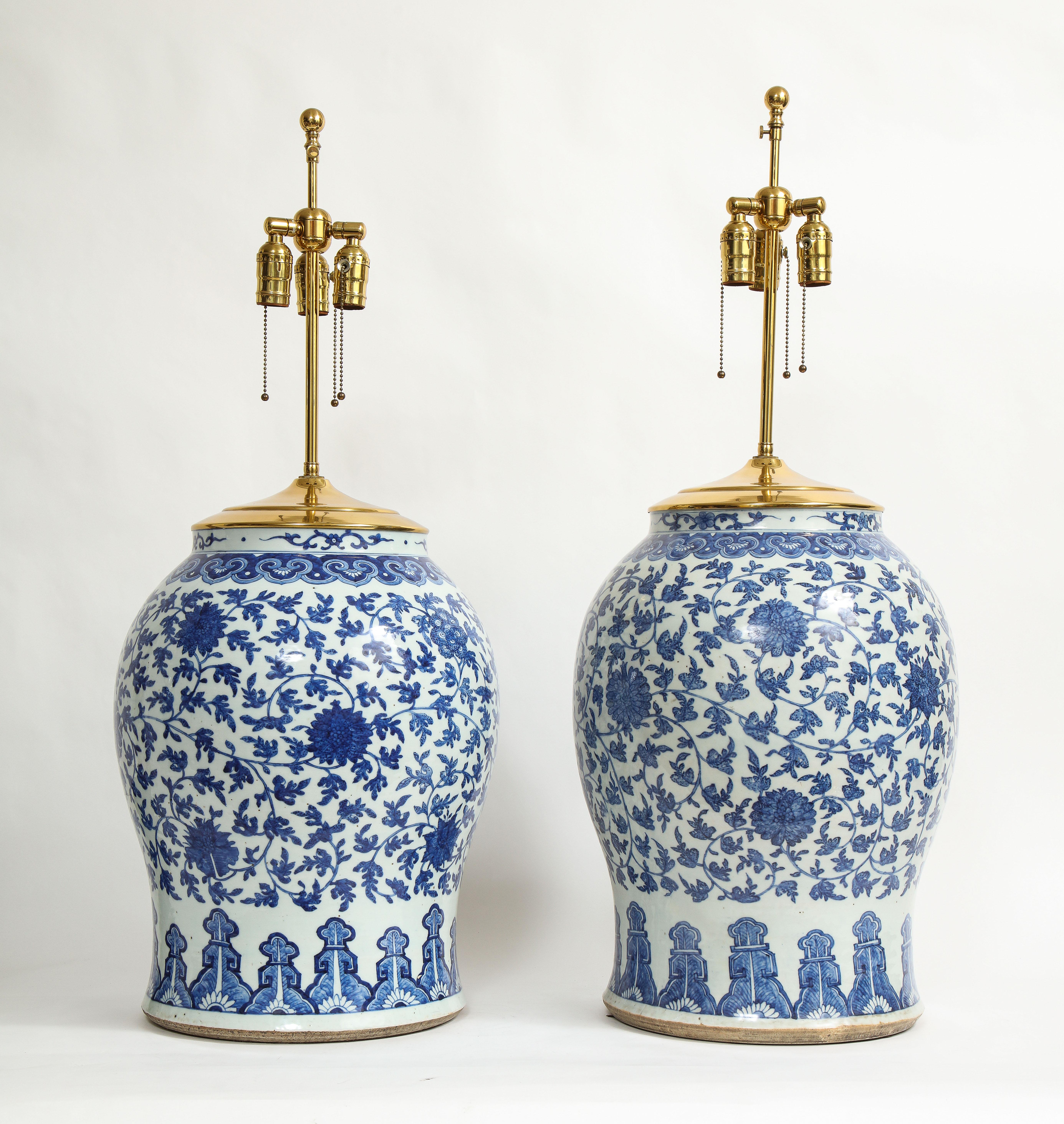 Pair of 19th Century Qing Dynasty Chinese Blue and White Vases Turned to Lamps For Sale 4