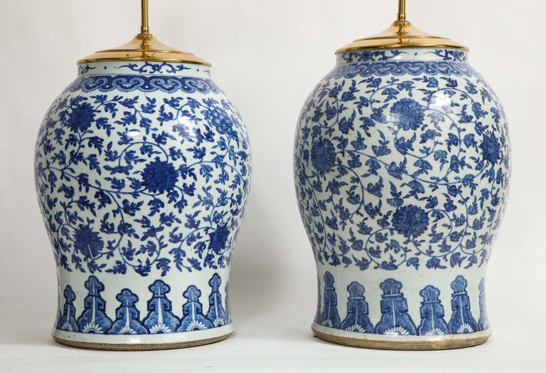Pair of 19th Century Qing Dynasty Chinese Blue and White Vases Turned to Lamps For Sale 8