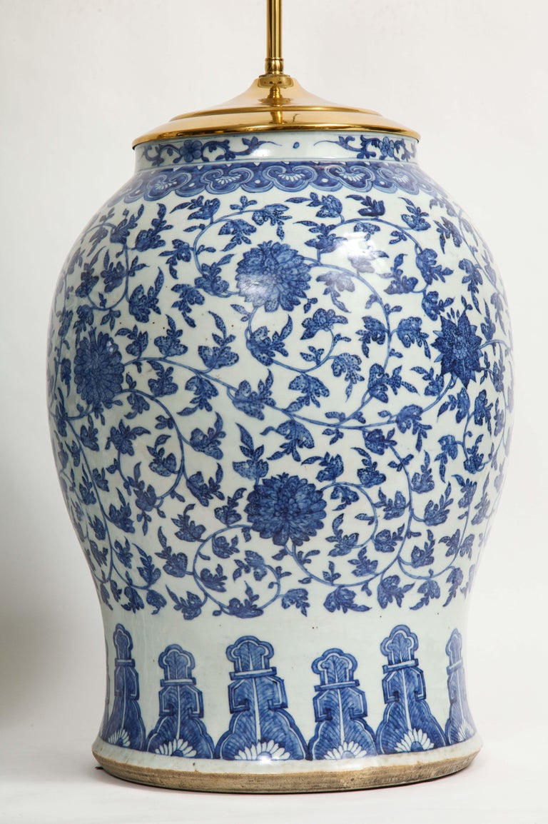 Pair of 19th Century Qing Dynasty Chinese Blue and White Vases Turned to Lamps For Sale 9