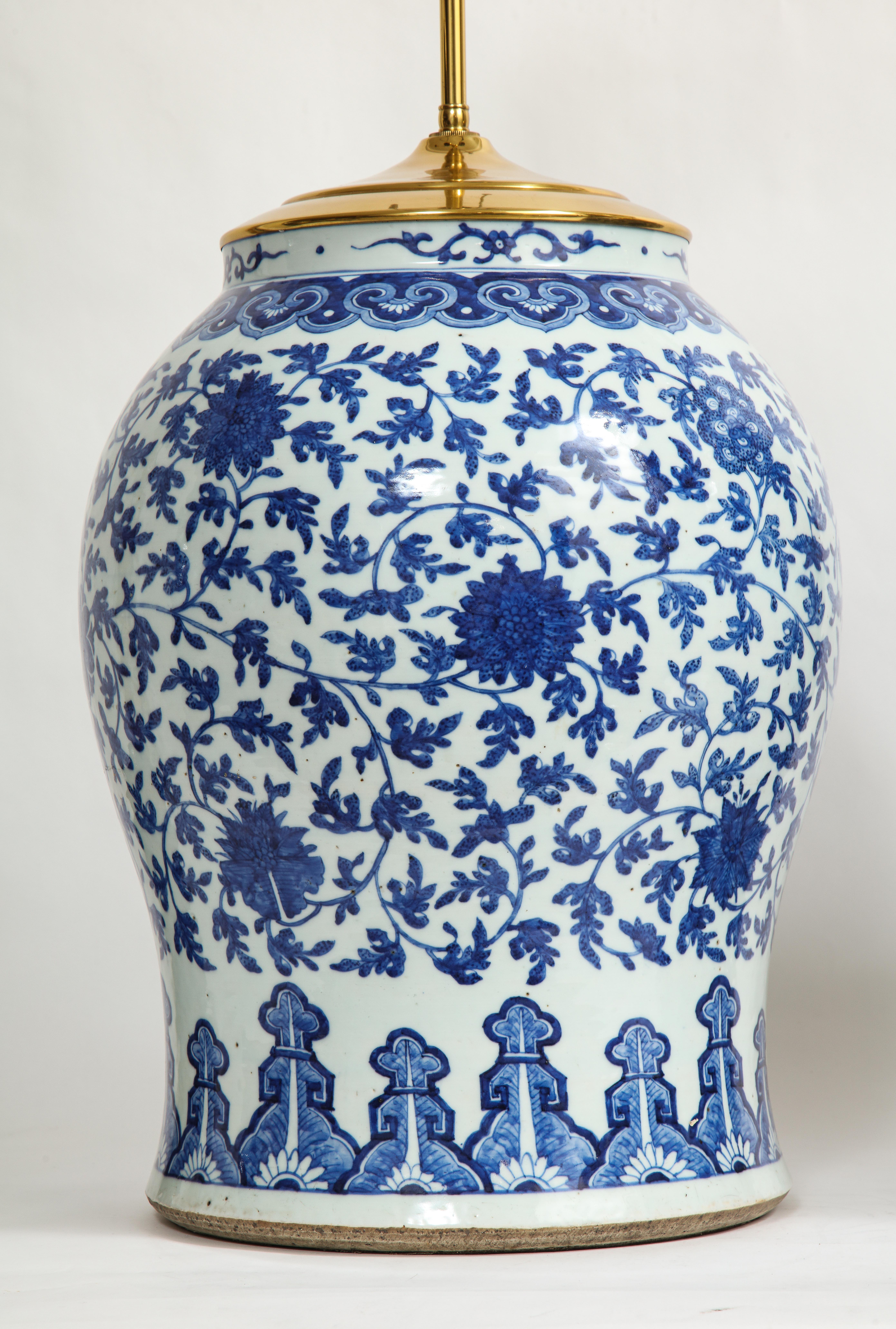 Pair of 19th Century Qing Dynasty Chinese Blue and White Vases Turned to Lamps For Sale 7
