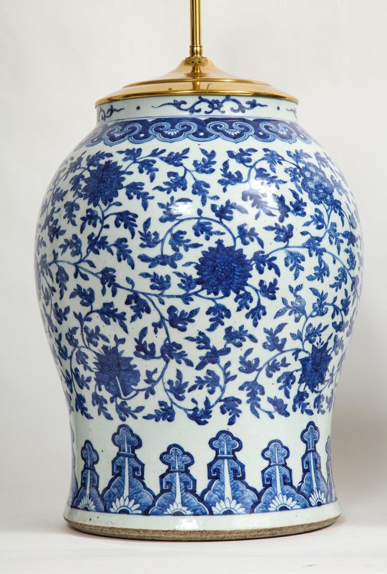 Pair of 19th Century Qing Dynasty Chinese Blue and White Vases Turned to Lamps For Sale 10