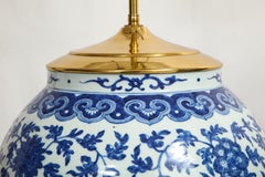 Pareja de jarrones chinos azules y blancos de la dinastía Qing del siglo XIX convertidos en lámparas