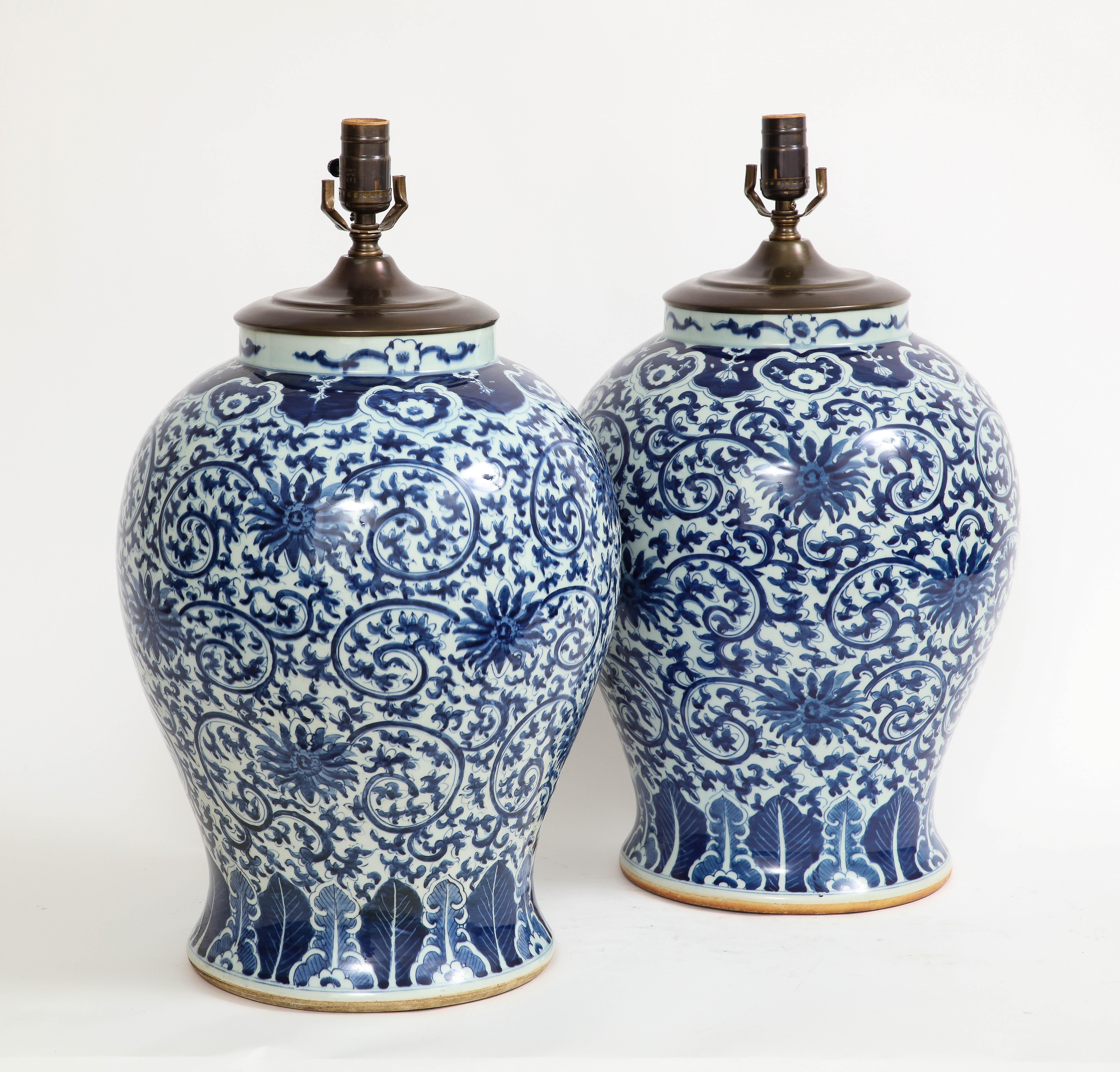 Pair of 19th Century Qing Dynasty Chinese Blue and White Vases Turned to Lamps For Sale 1