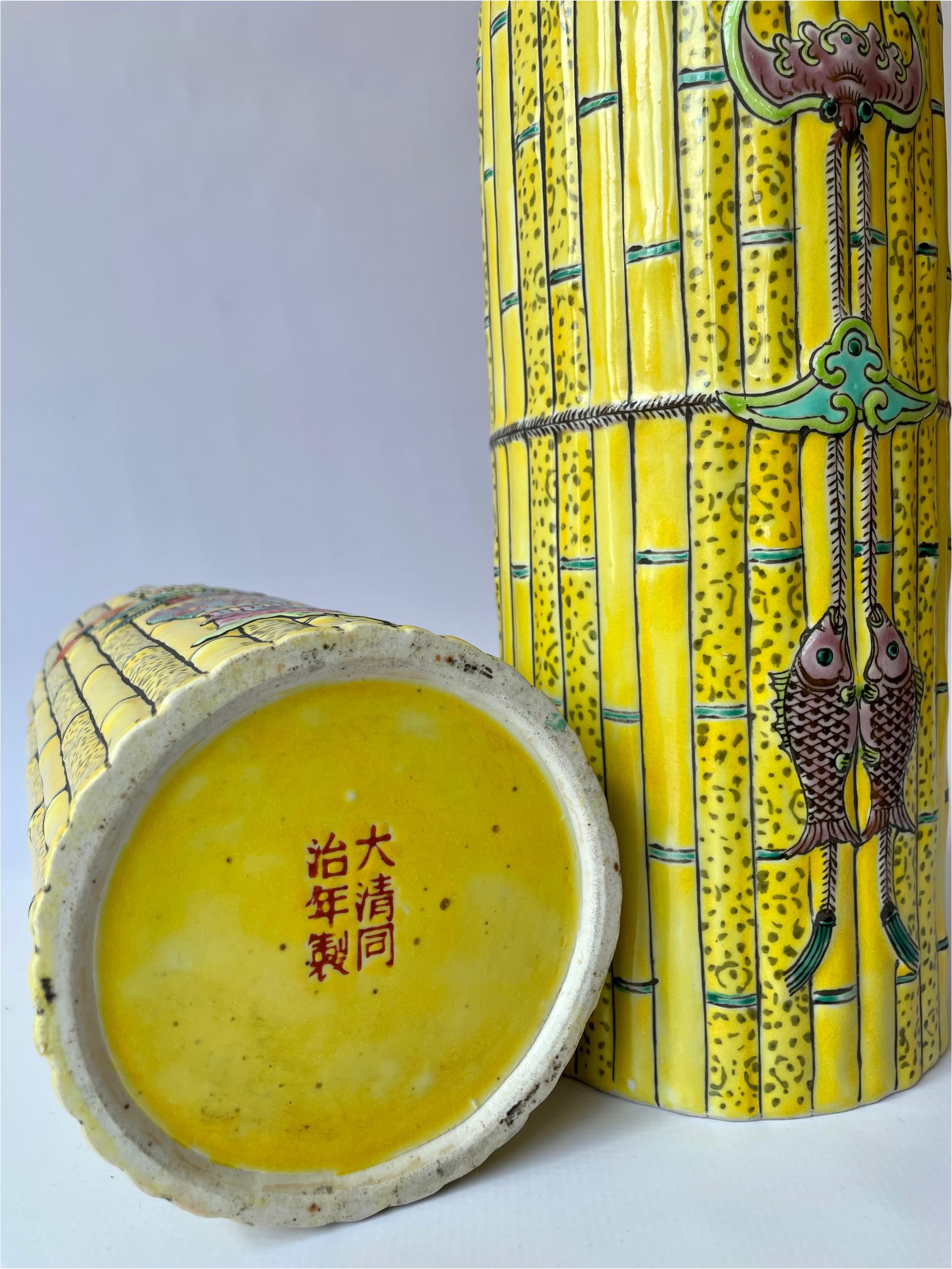 Chinois Paire de vases chinois en faux bambou de la dynastie Qing du 19e siècle en vente