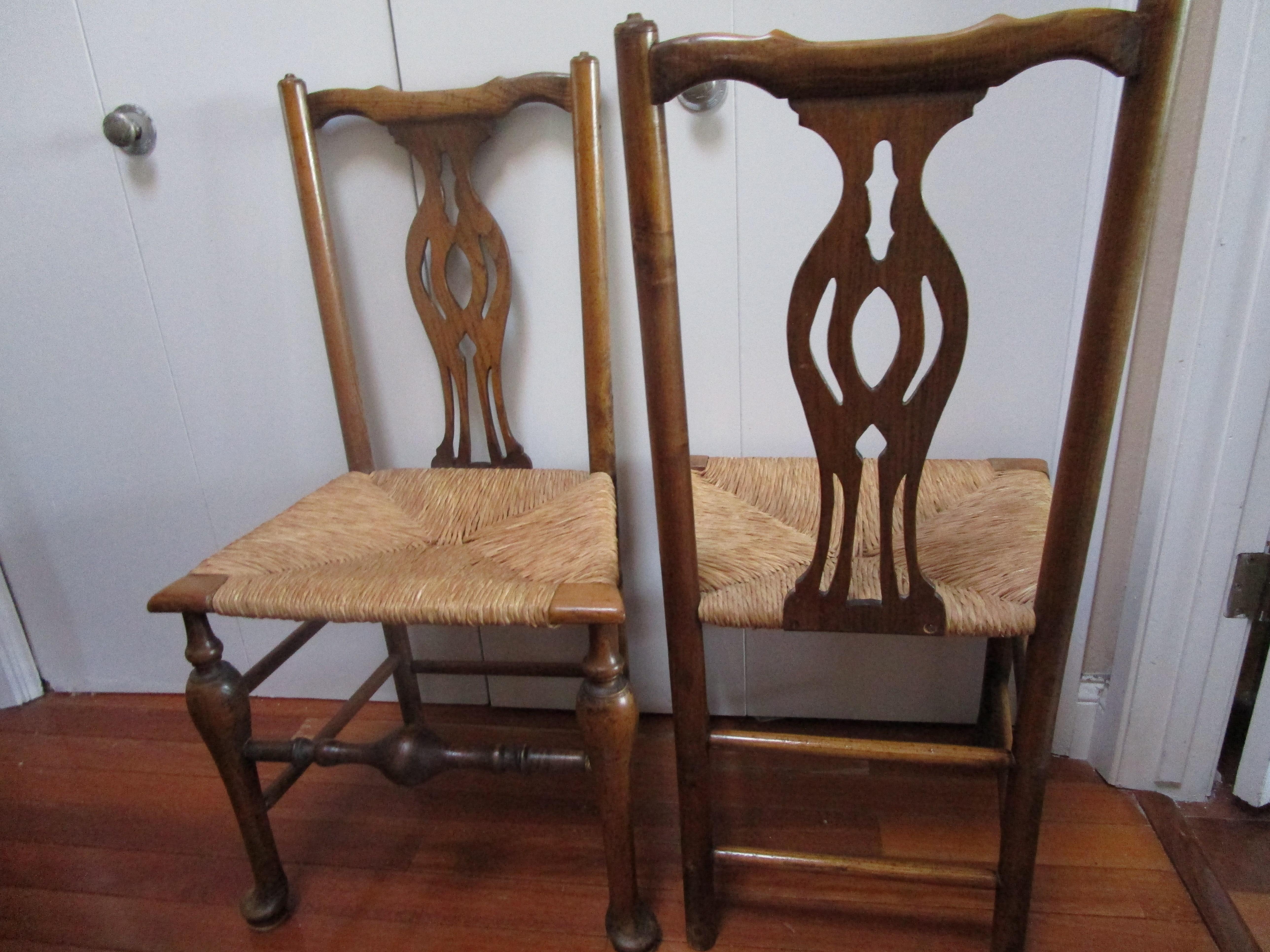 English Pair of 19th Century Queen Anne Style Chippendale Rush Seat Side Chairs For Sale