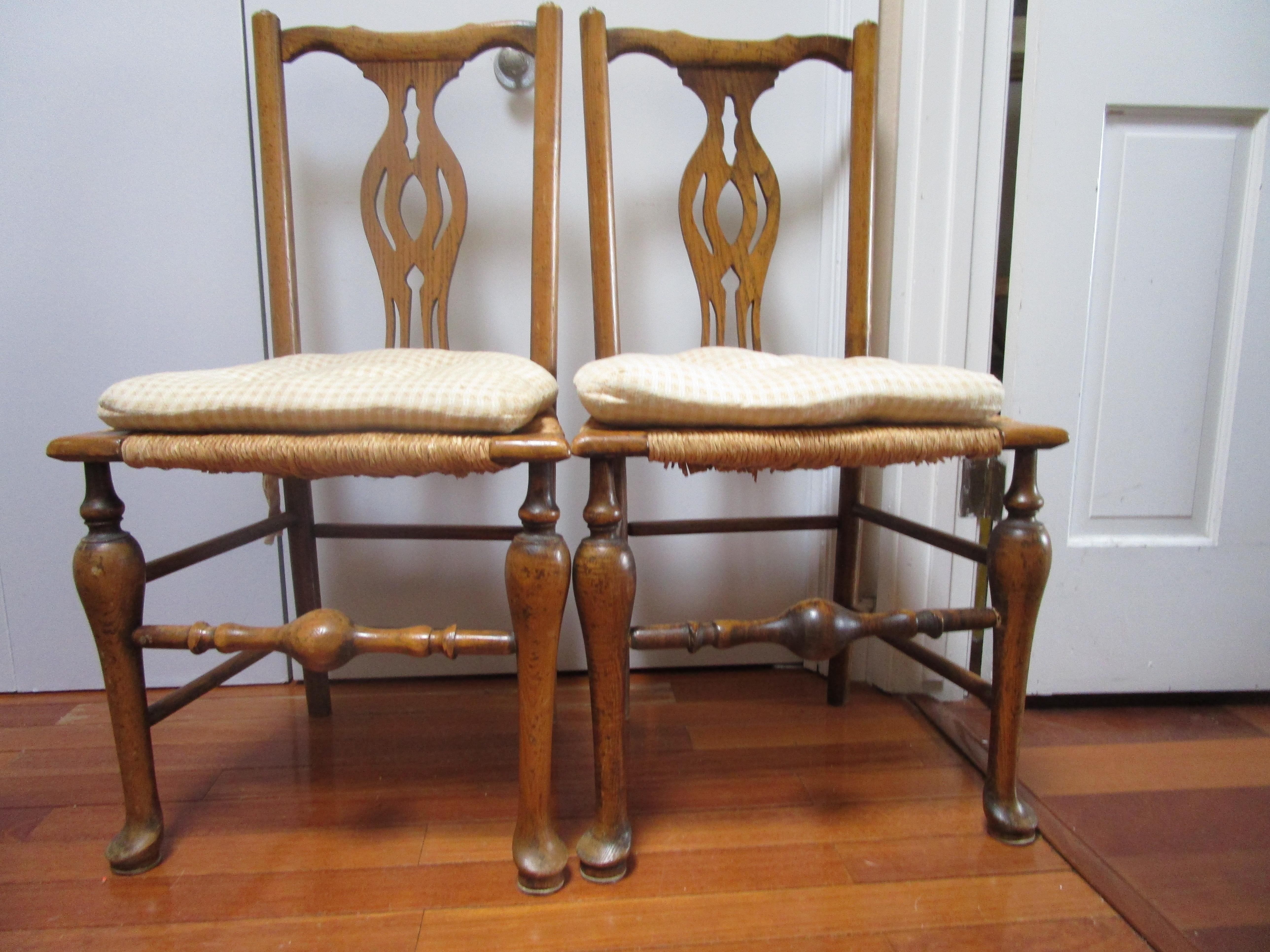 Maple Pair of 19th Century Queen Anne Style Chippendale Rush Seat Side Chairs For Sale