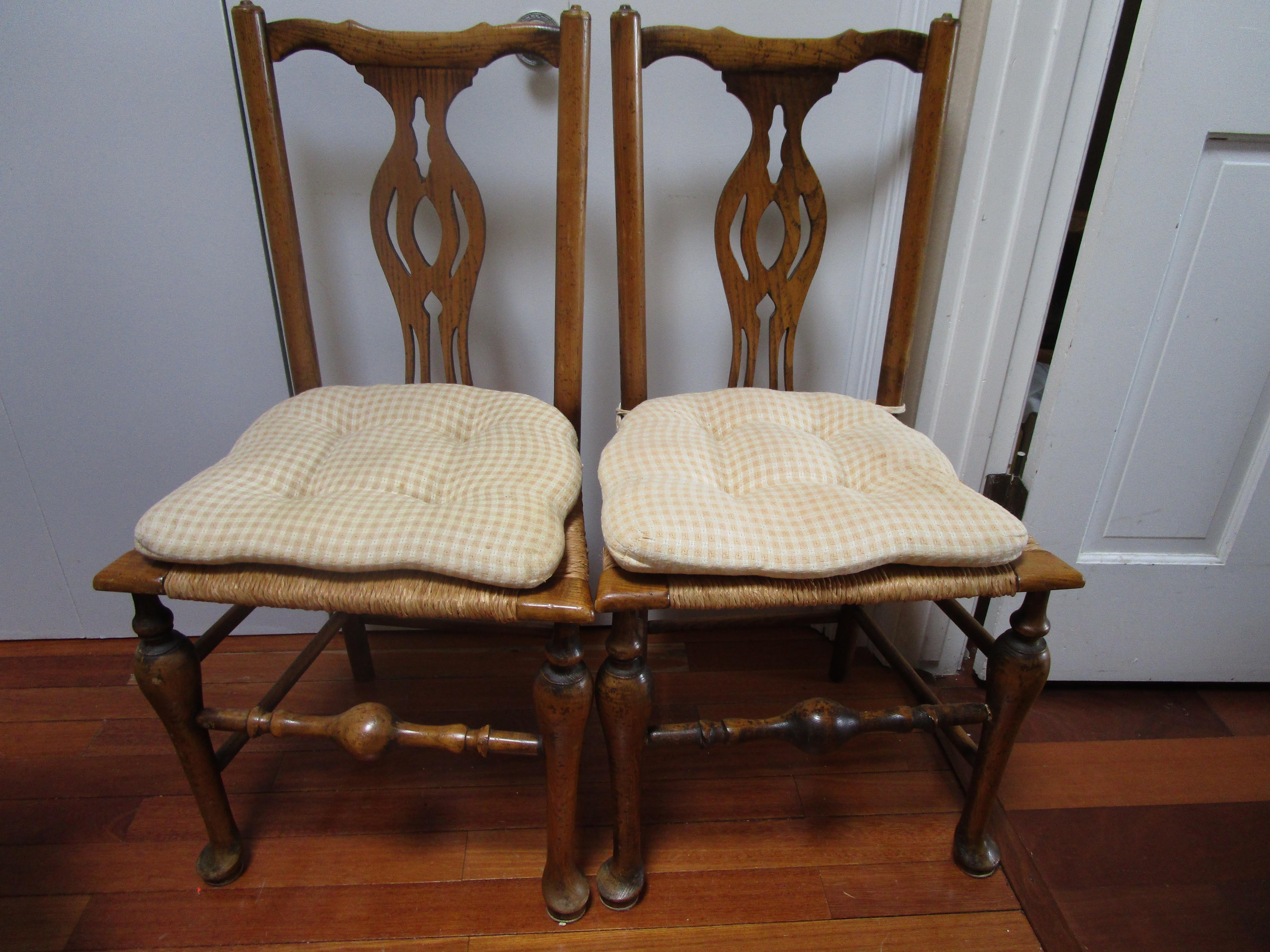 Pair of 19th Century Queen Anne Style Chippendale Rush Seat Side Chairs For Sale 2
