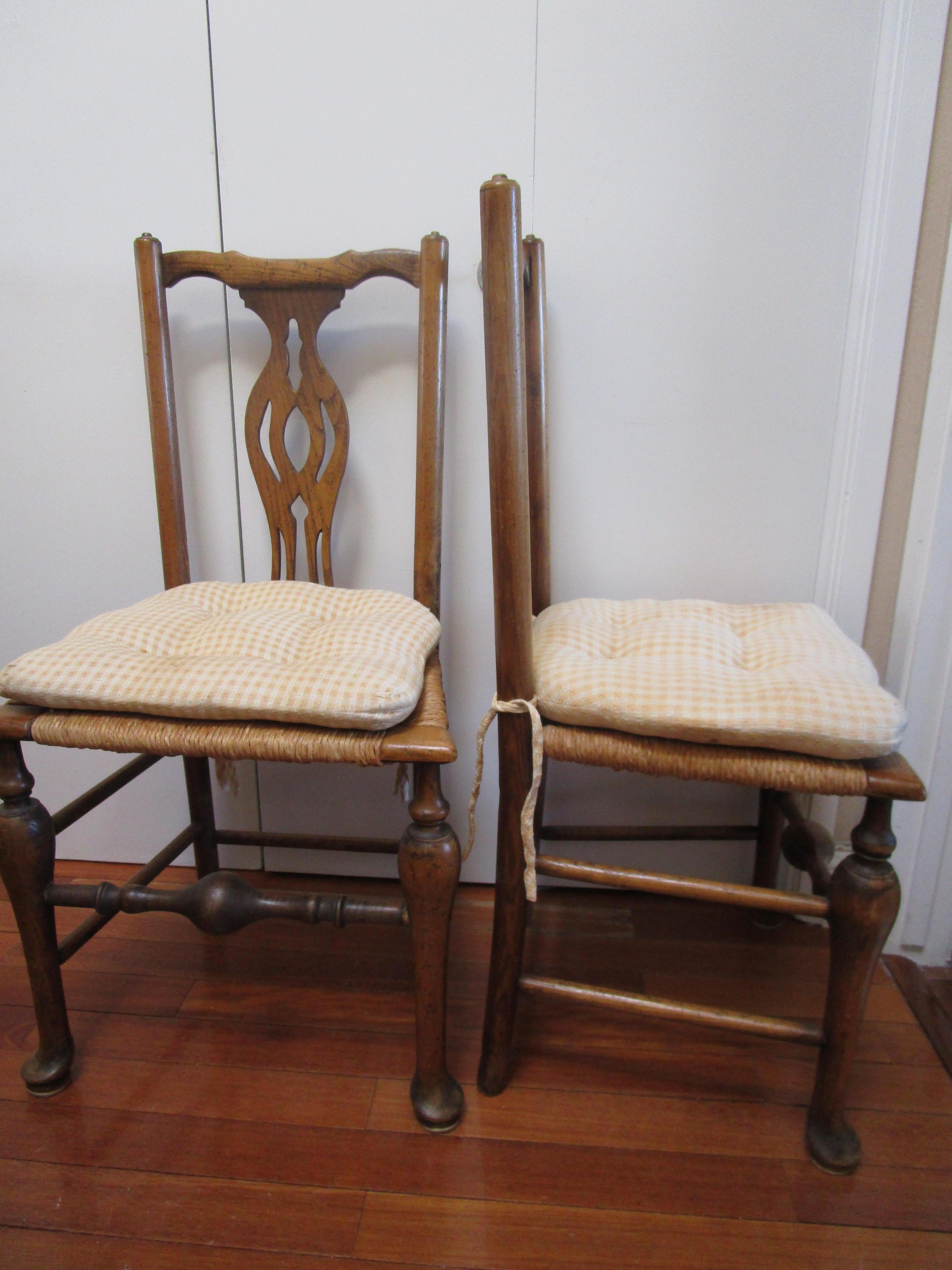 Pair of 19th Century Queen Anne Style Chippendale Rush Seat Side Chairs For Sale 3