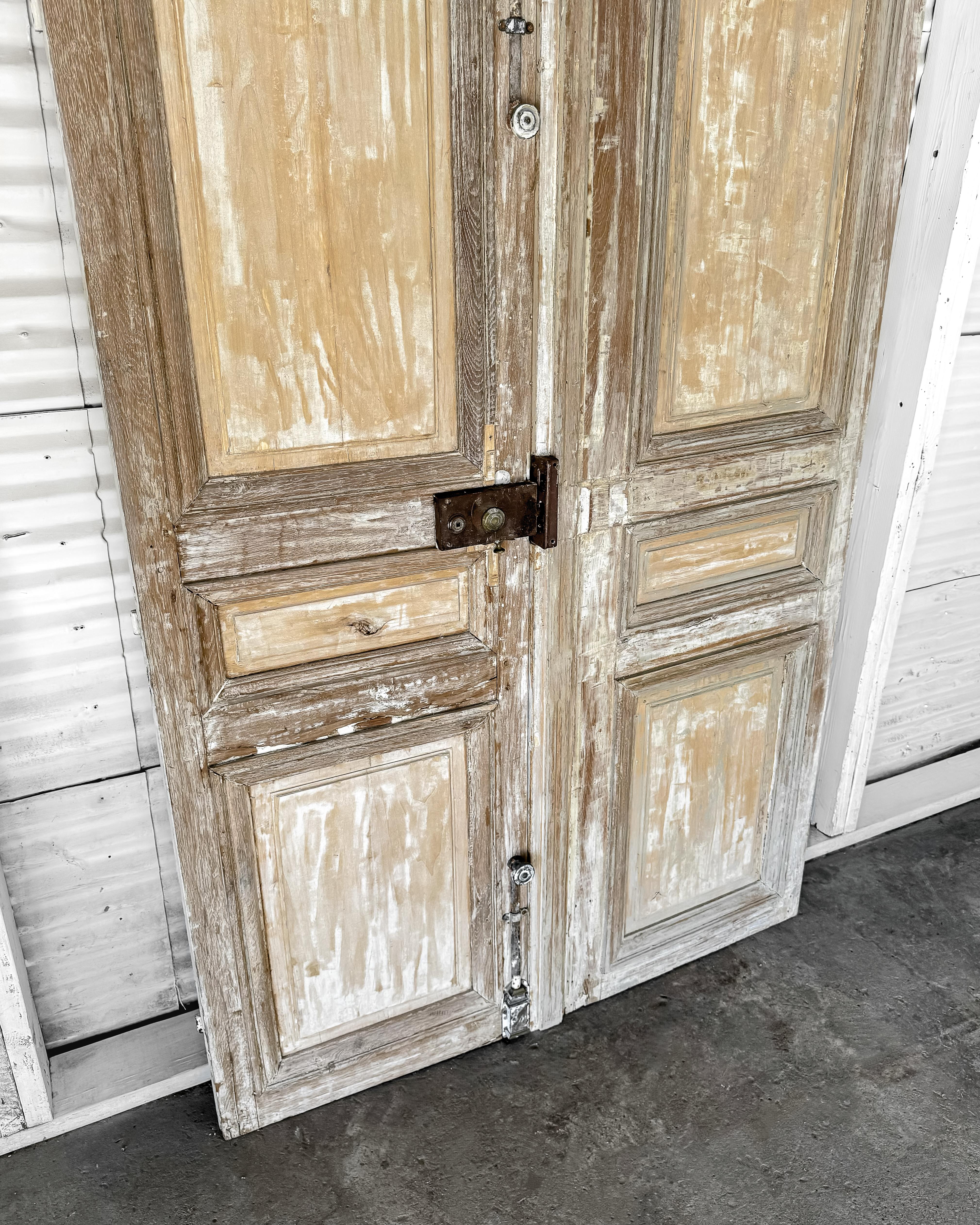 Coppia di porte francesi del XIX secolo con pannello a secco di recupero in vendita 3