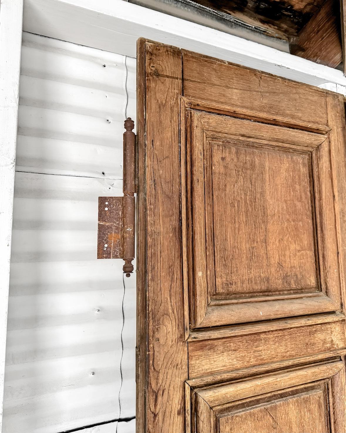 Pareja de puertas exteriores de roble francés recuperado del siglo XIX Roble