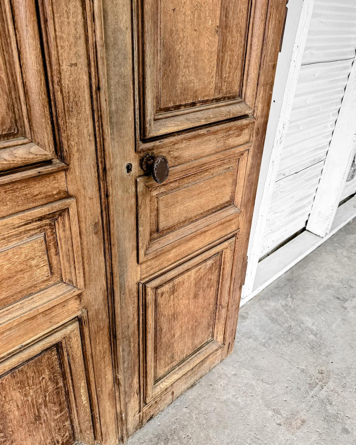 Pareja de puertas exteriores de roble francés recuperado del siglo XIX 1