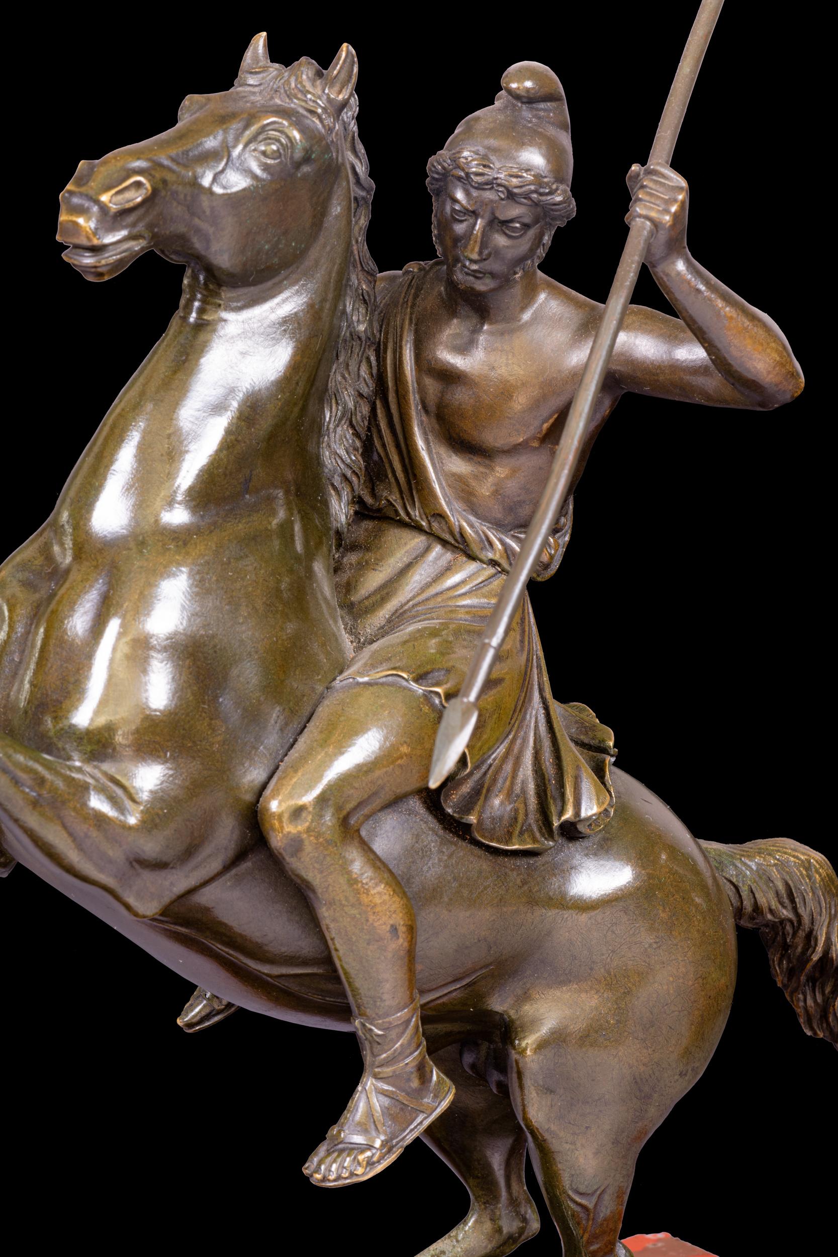 Coppia di bronzi Regency del XIX secolo raffiguranti soldati romani su plinti di marmo In condizioni ottime in vendita a Dublin, IE