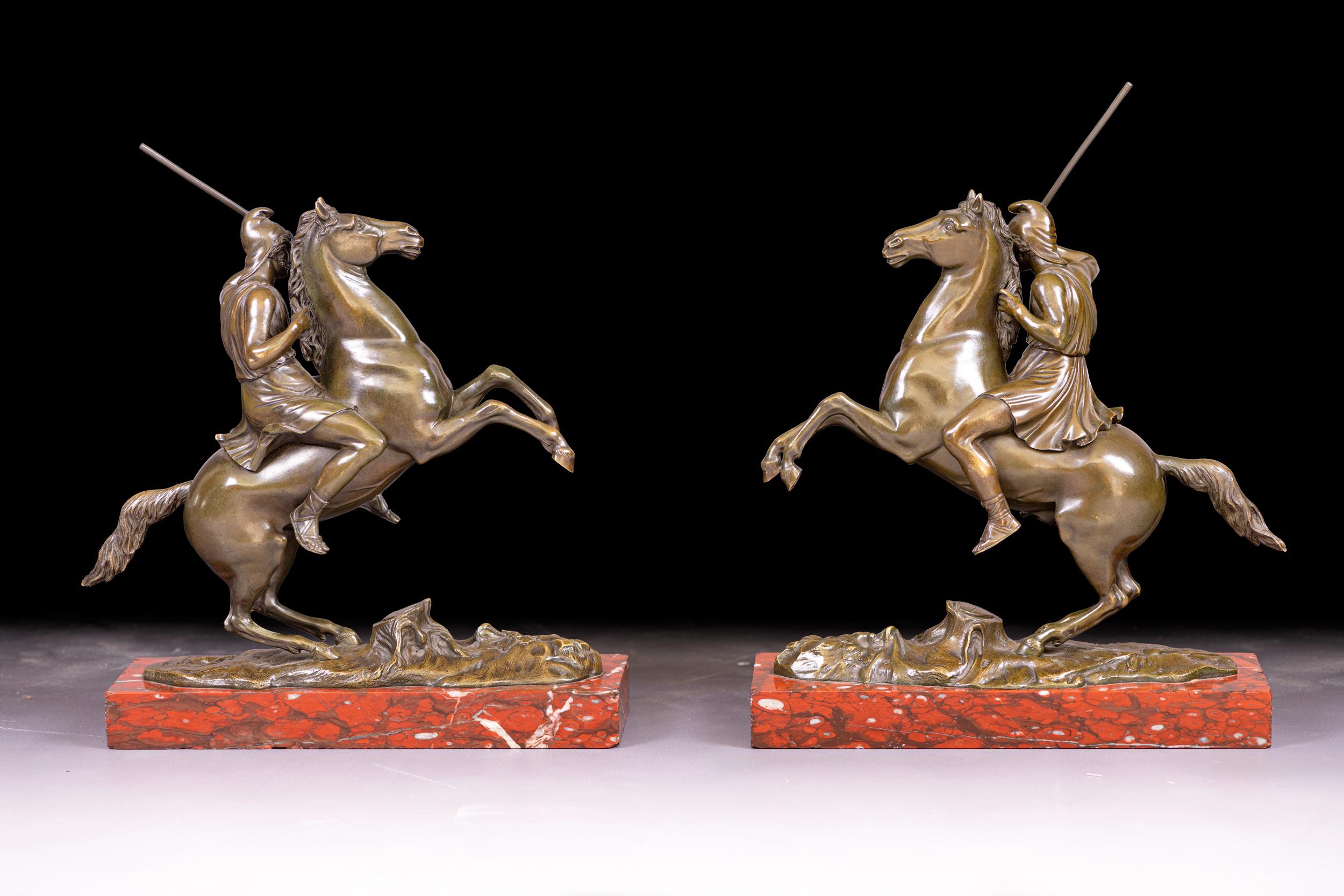 Coppia di bronzi Regency del XIX secolo raffiguranti soldati romani su plinti di marmo in vendita 1