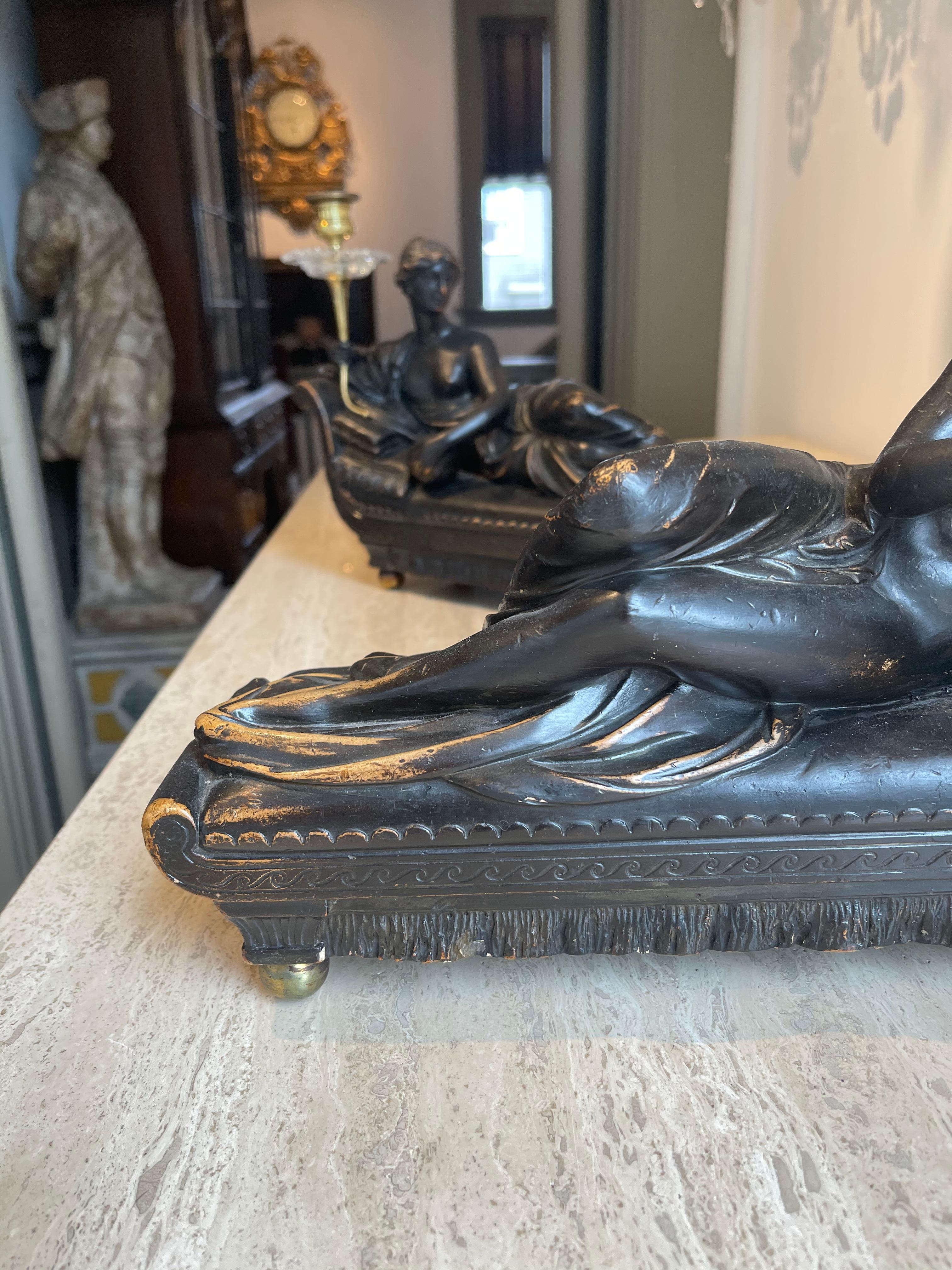 Effet bronze Paire de candélabres de la Régence du 19ème siècle représentant Vénus Victrix en vente