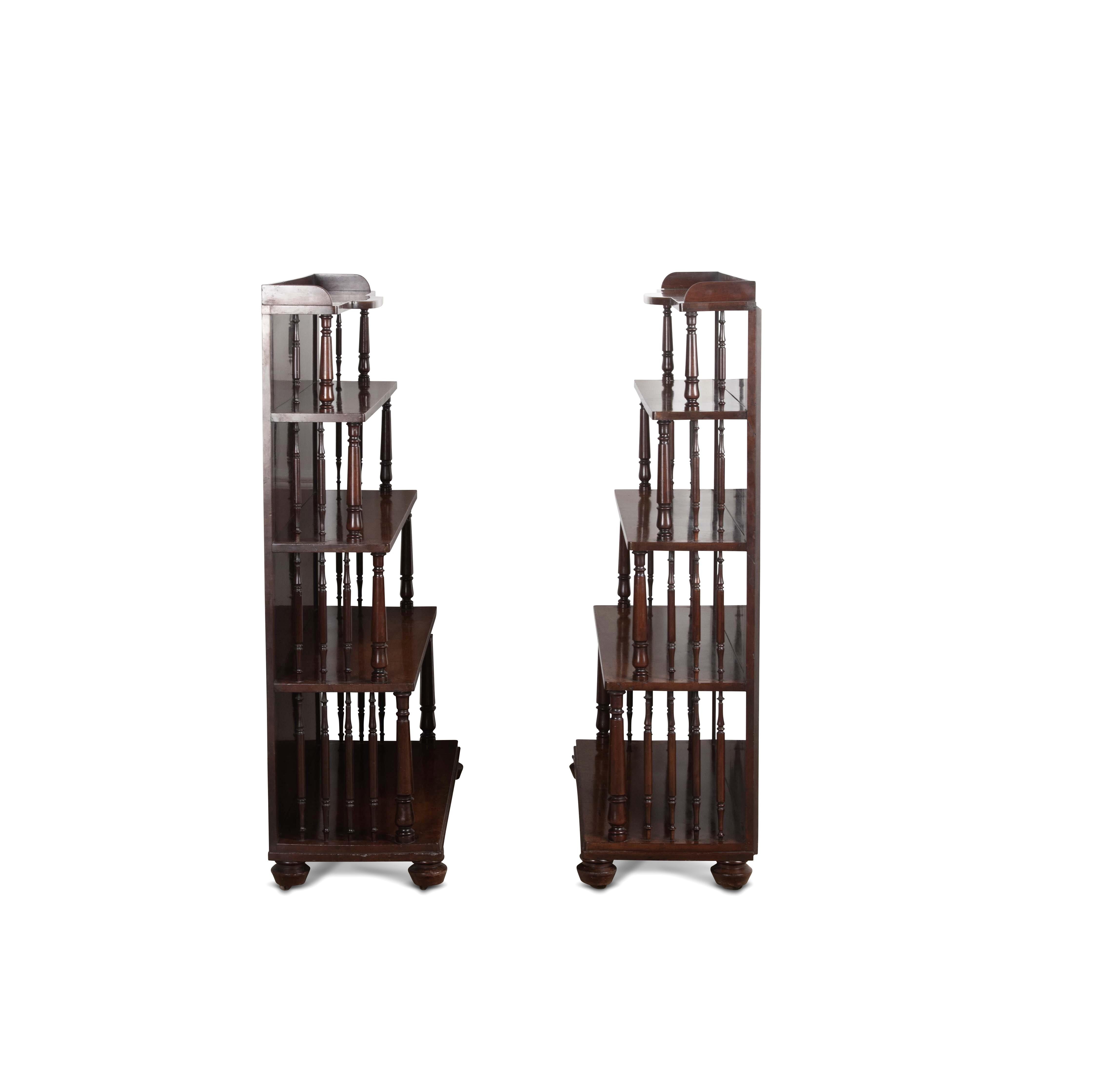 English Pair of 19th Century Regency Mahogany Waterfall Bookcases For Sale