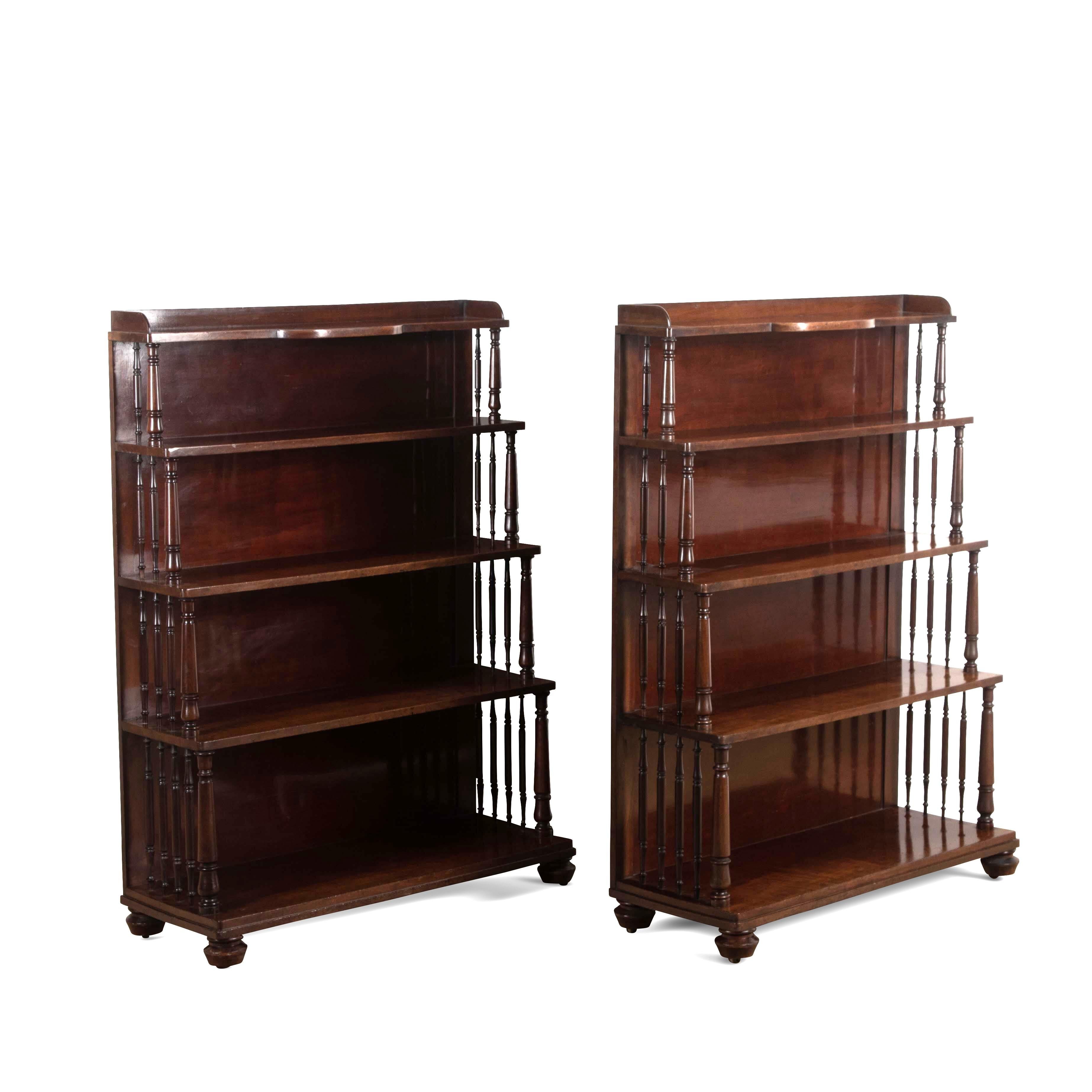 Early 19th Century Pair of 19th Century Regency Mahogany Waterfall Bookcases For Sale