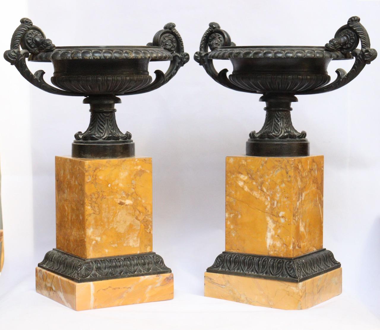 Pair of 19th century Jaune de Sienne marble and patinated bronze Cassolettes
Urns Medici’s shaped on square bases,
circa 1830.