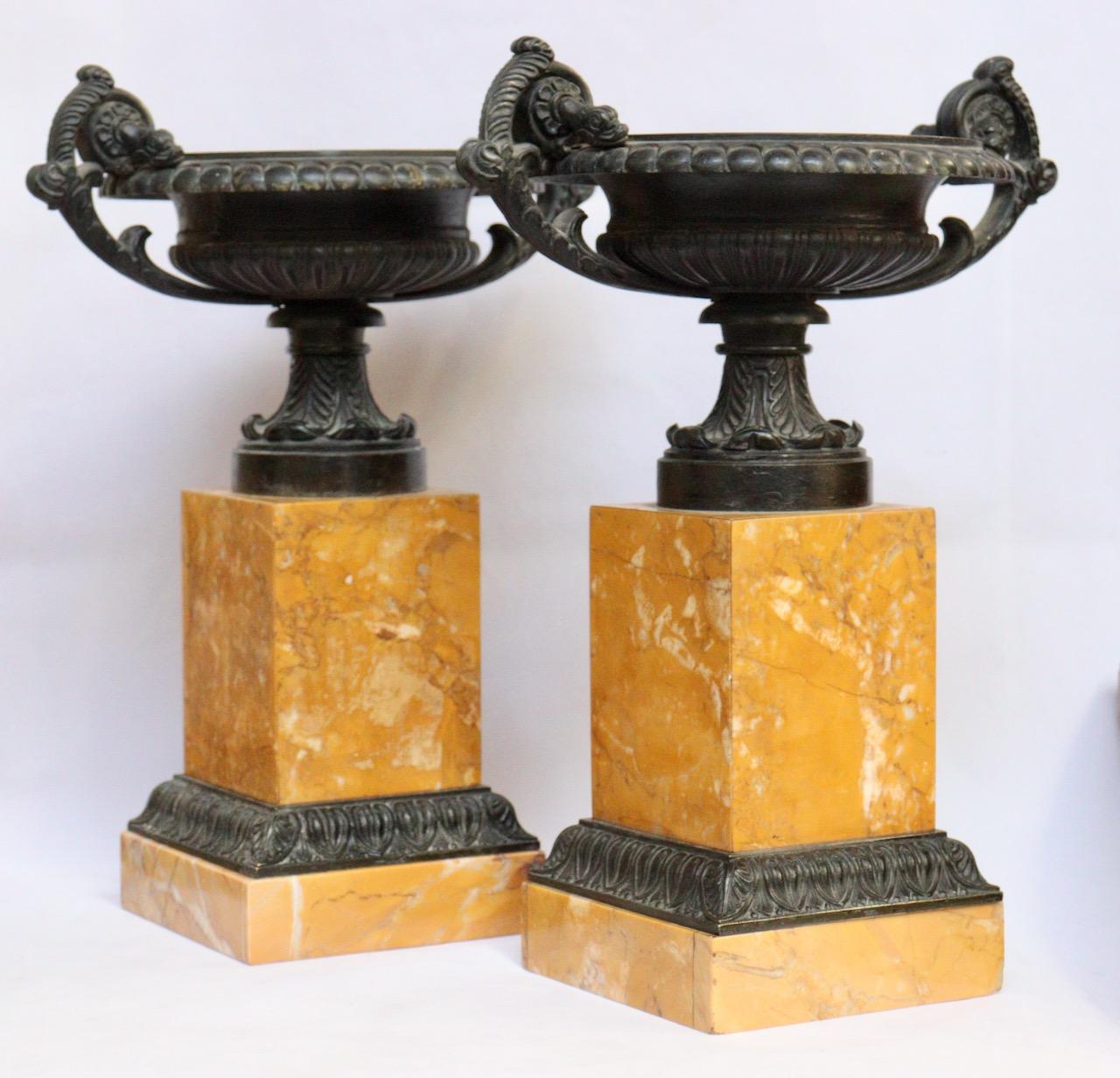 Pair of 19th Century French Empire Charles X Marble and Bronze Tazzas circa 1830 In Good Condition In Saint-Ouen, FR