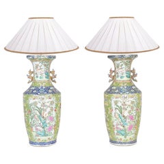 Paire de vases / lampes de Canton à médaillon rose du 19e siècle