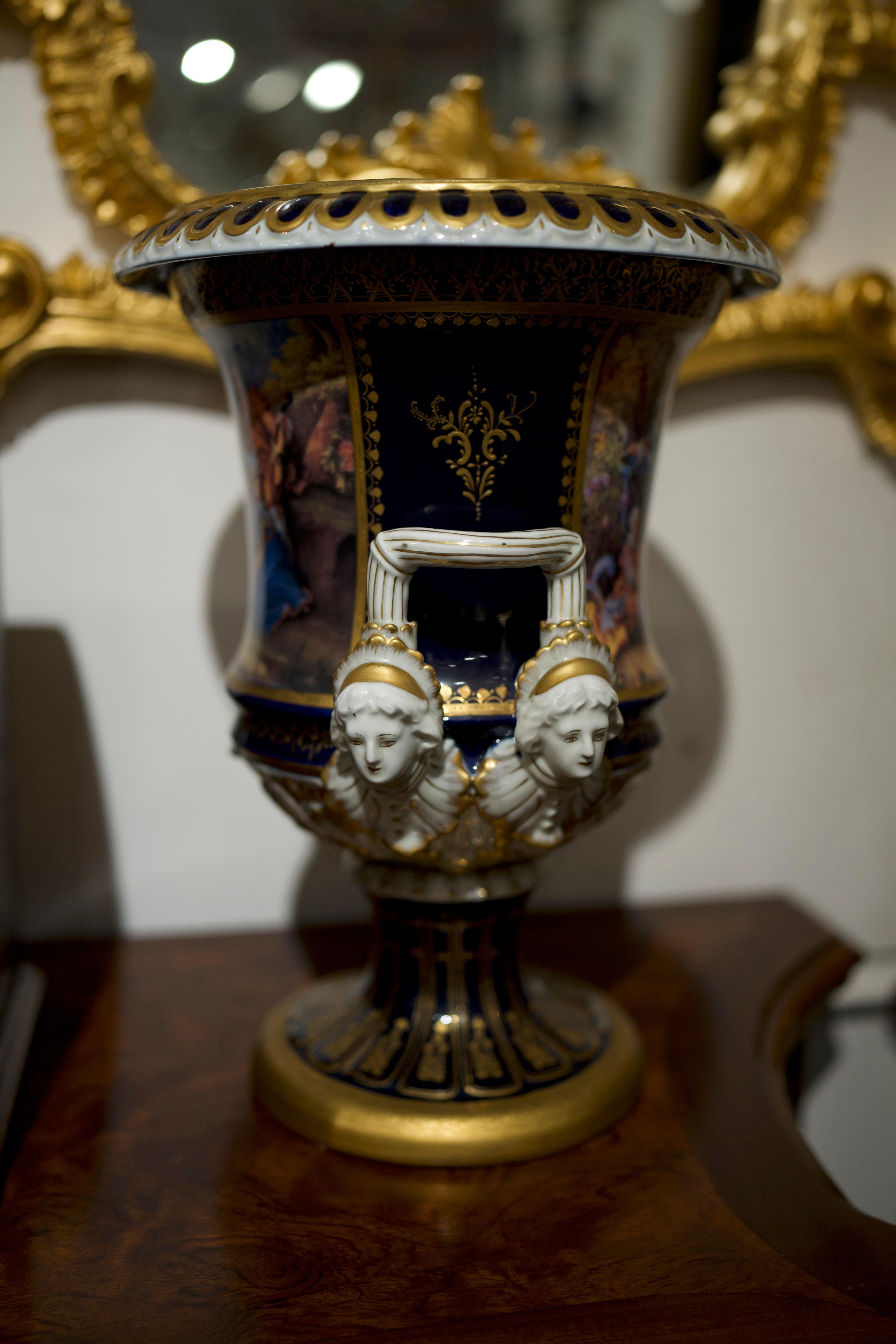 Pair of 19th Century Royal Vienna Urns In Excellent Condition For Sale In Southall, GB
