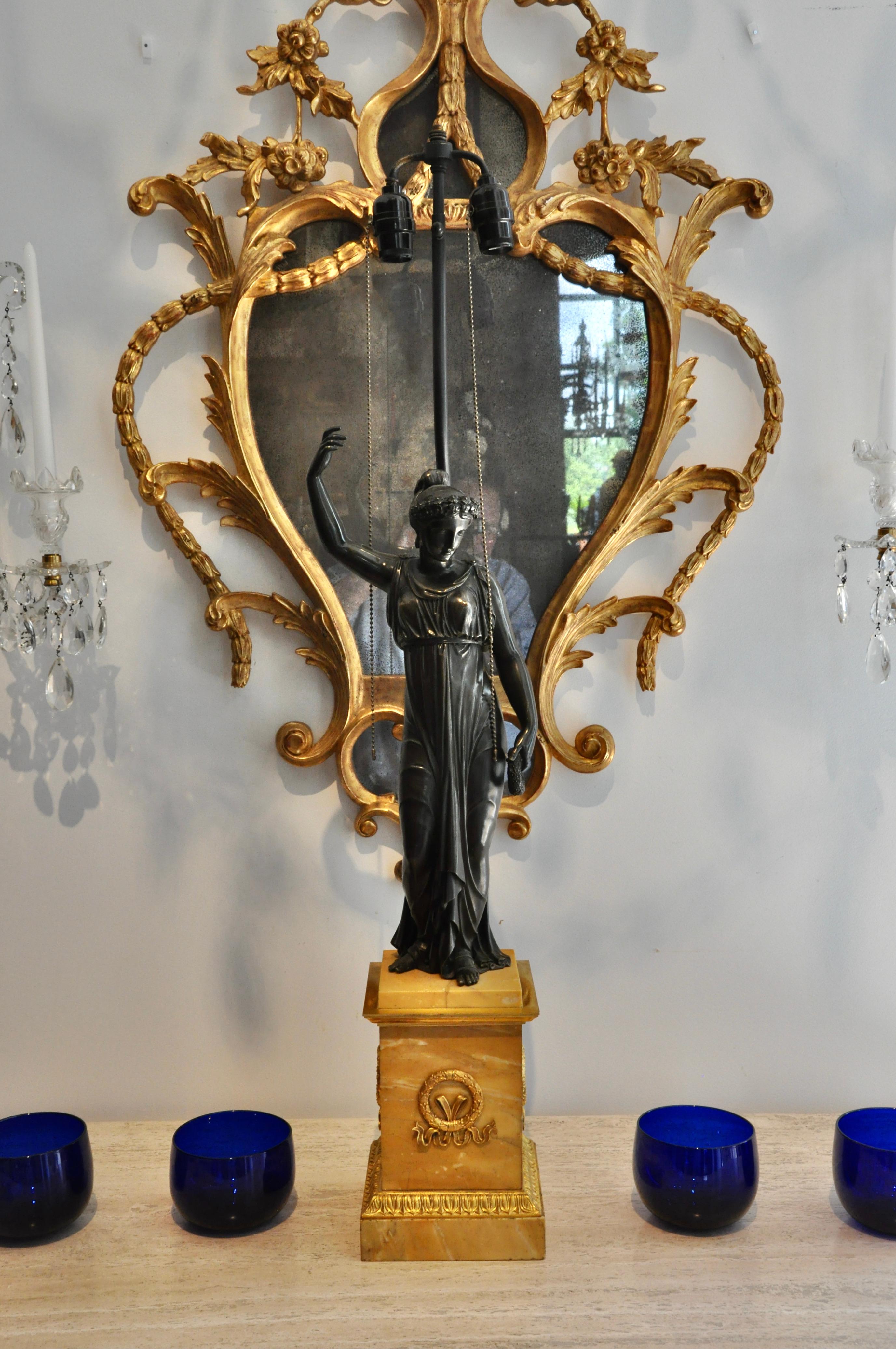 Paire de figurines de l'Empire russe du 19ème siècle en bronze et marbre en tant que lampes en vente 6