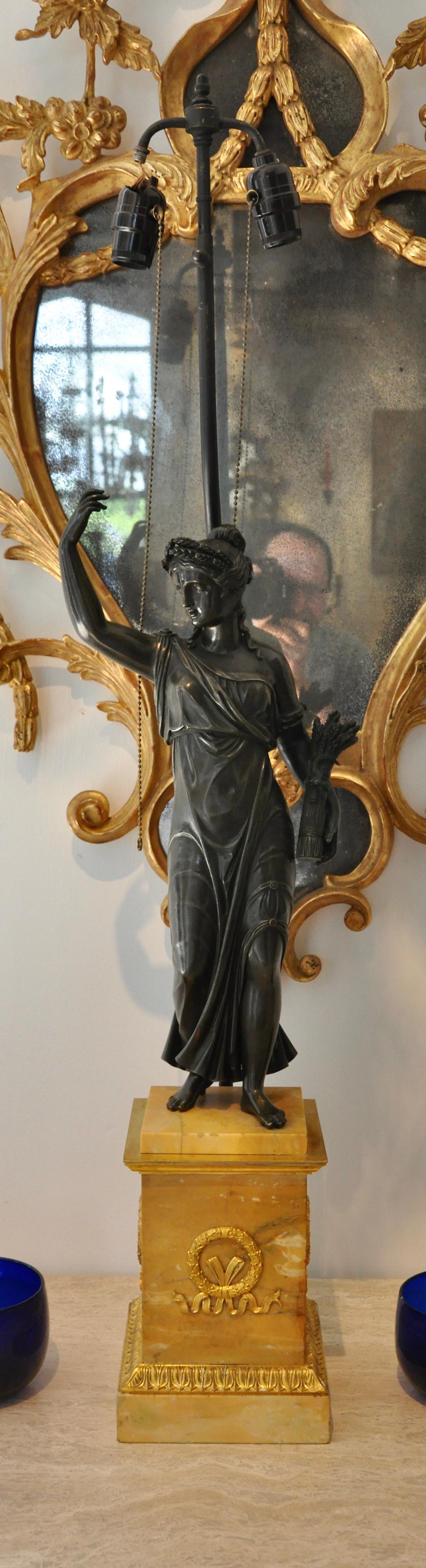 Paire de figurines de l'Empire russe du 19ème siècle en bronze et marbre en tant que lampes en vente 7
