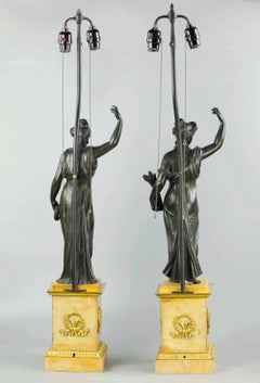 Paar russische Empire-Figuren aus Bronze und Marmor des 19. Jahrhunderts als Lampen