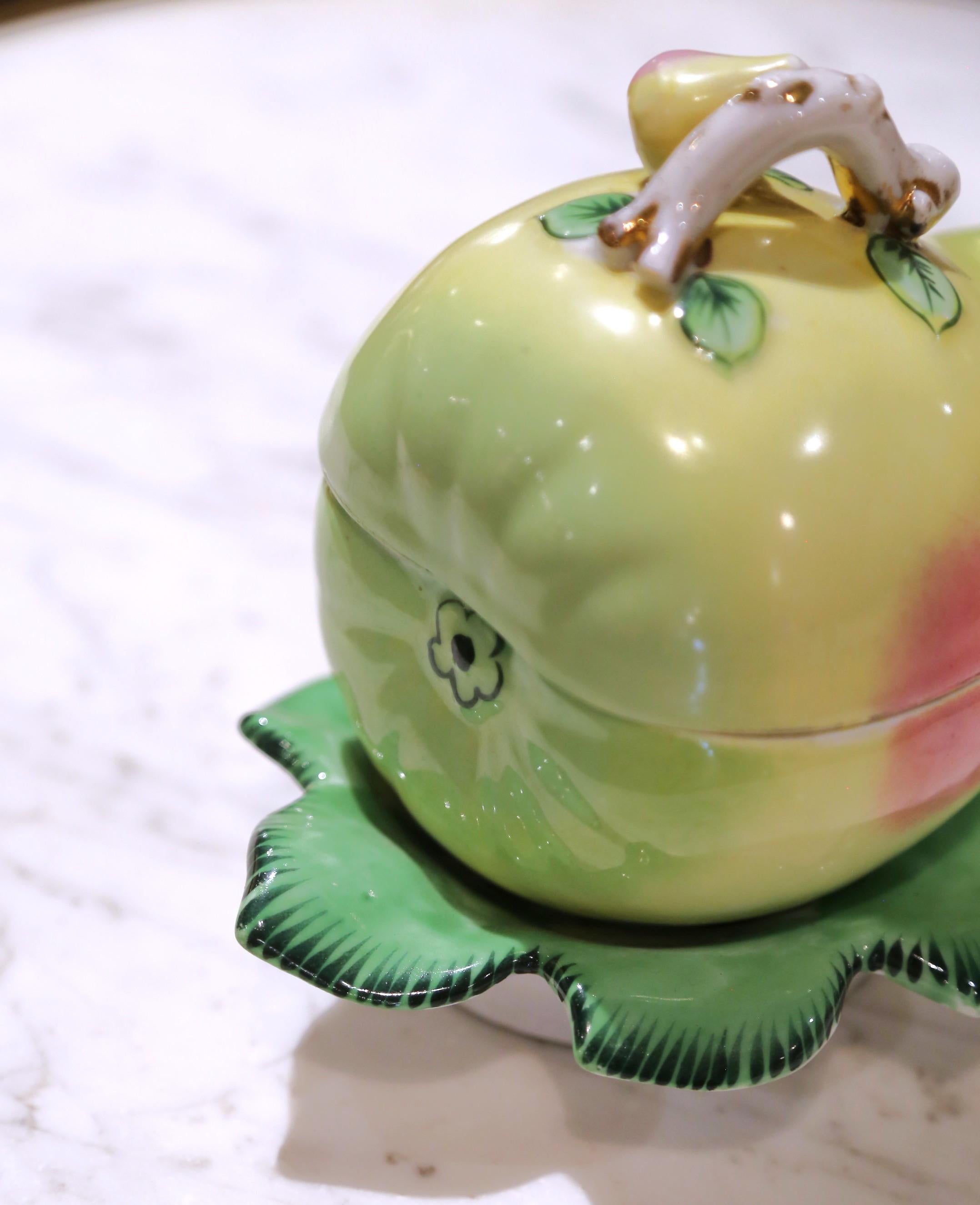 Pair of 19th Century Russian Kuznetsov Hand-Painted Porcelain Pear-Form Tureens For Sale 4