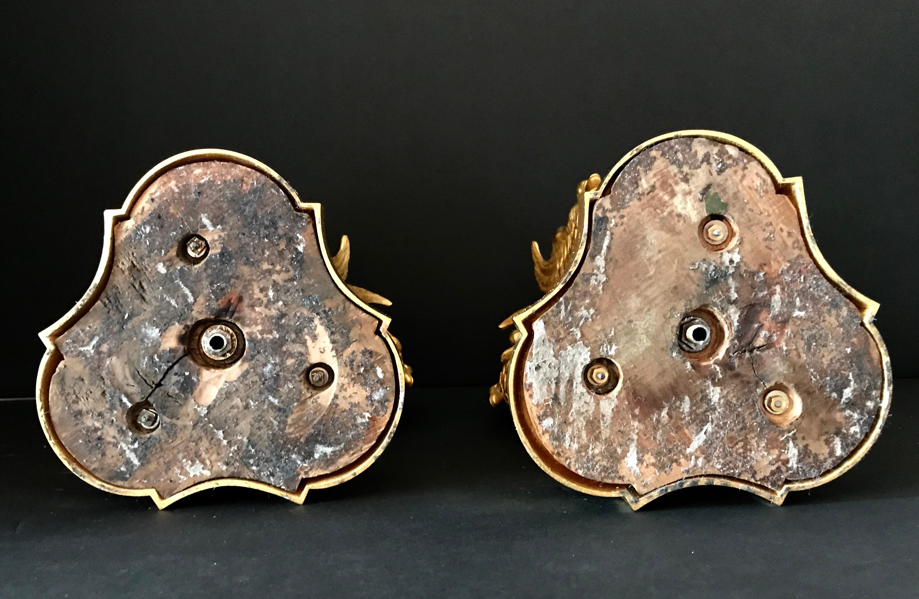 Paire de centres de table en bronze doré et cristal taillé de Baccarat du XIXe siècle représentant des cygnes Bon état - En vente à Essex, MA