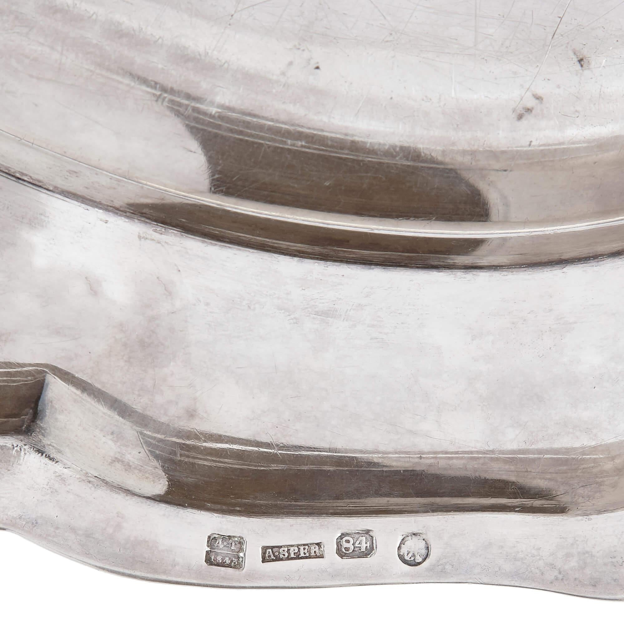 Pareja de platos de plata rusos del siglo XIX en Bueno estado para la venta en London, GB