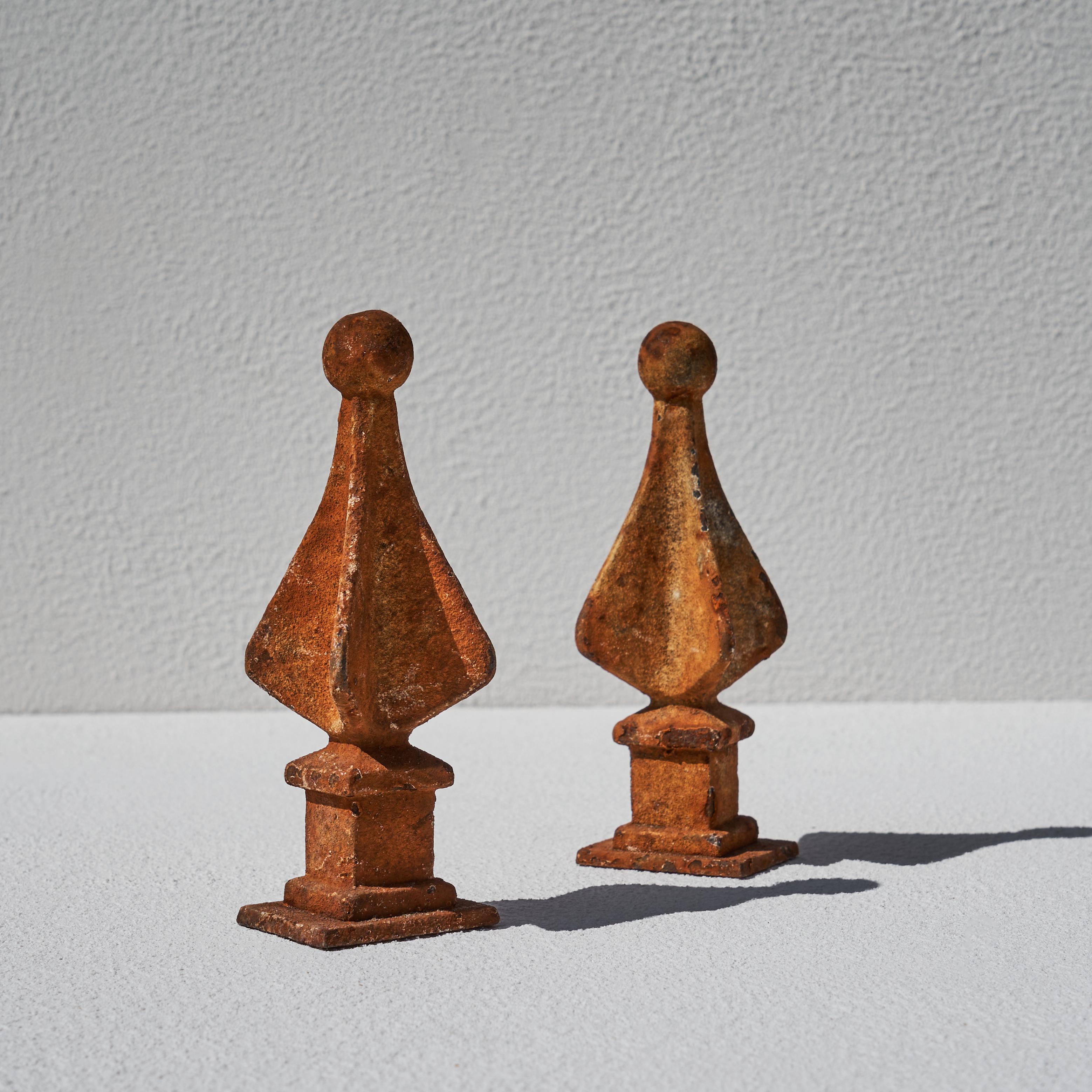 Pair of 19th Century Rusted Finials In Good Condition For Sale In Tilburg, NL