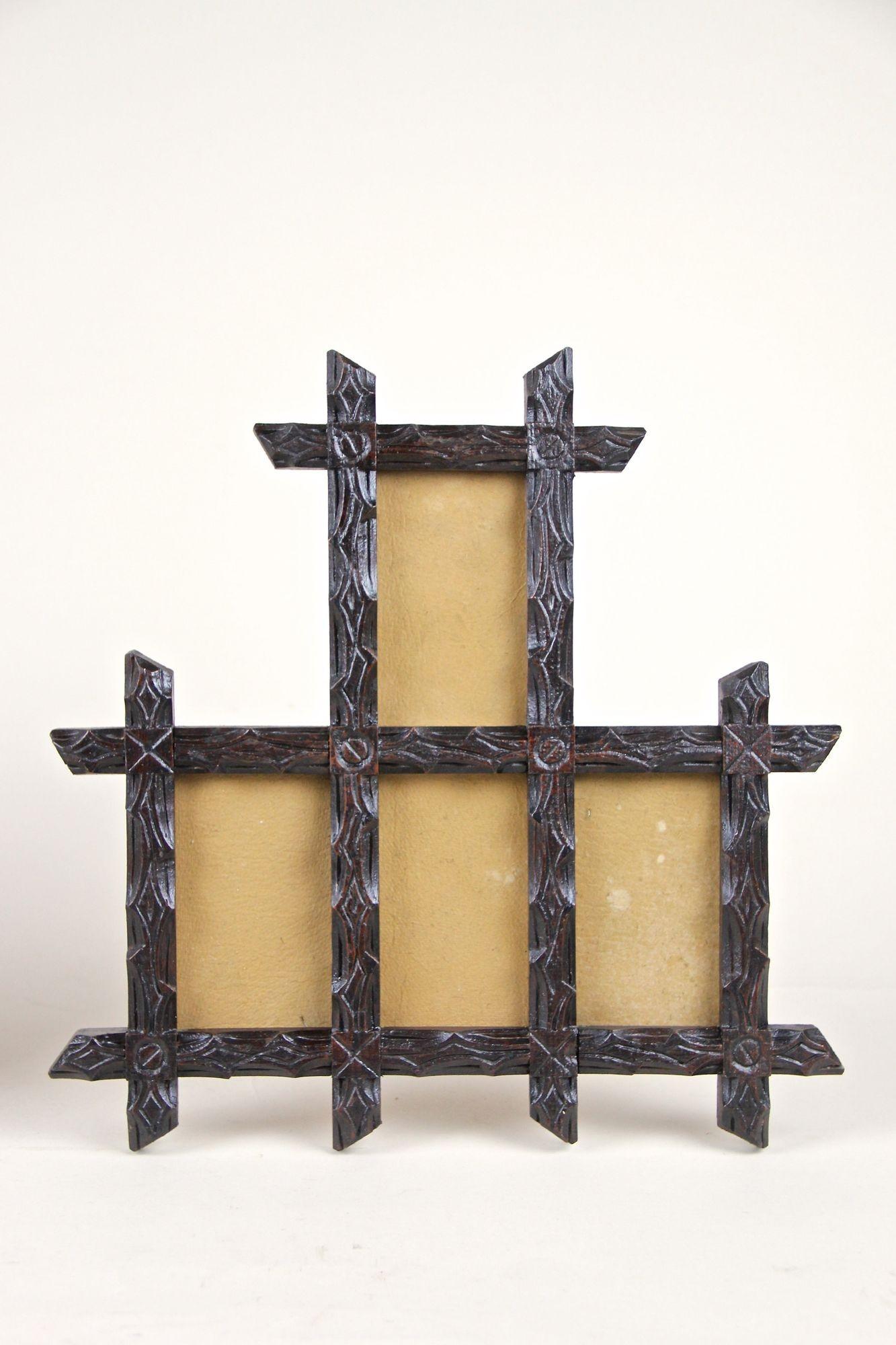 Pair of 19th Century Rustic Black Forest Photo Frames, Handcarved, AT ca. 1880 For Sale 2