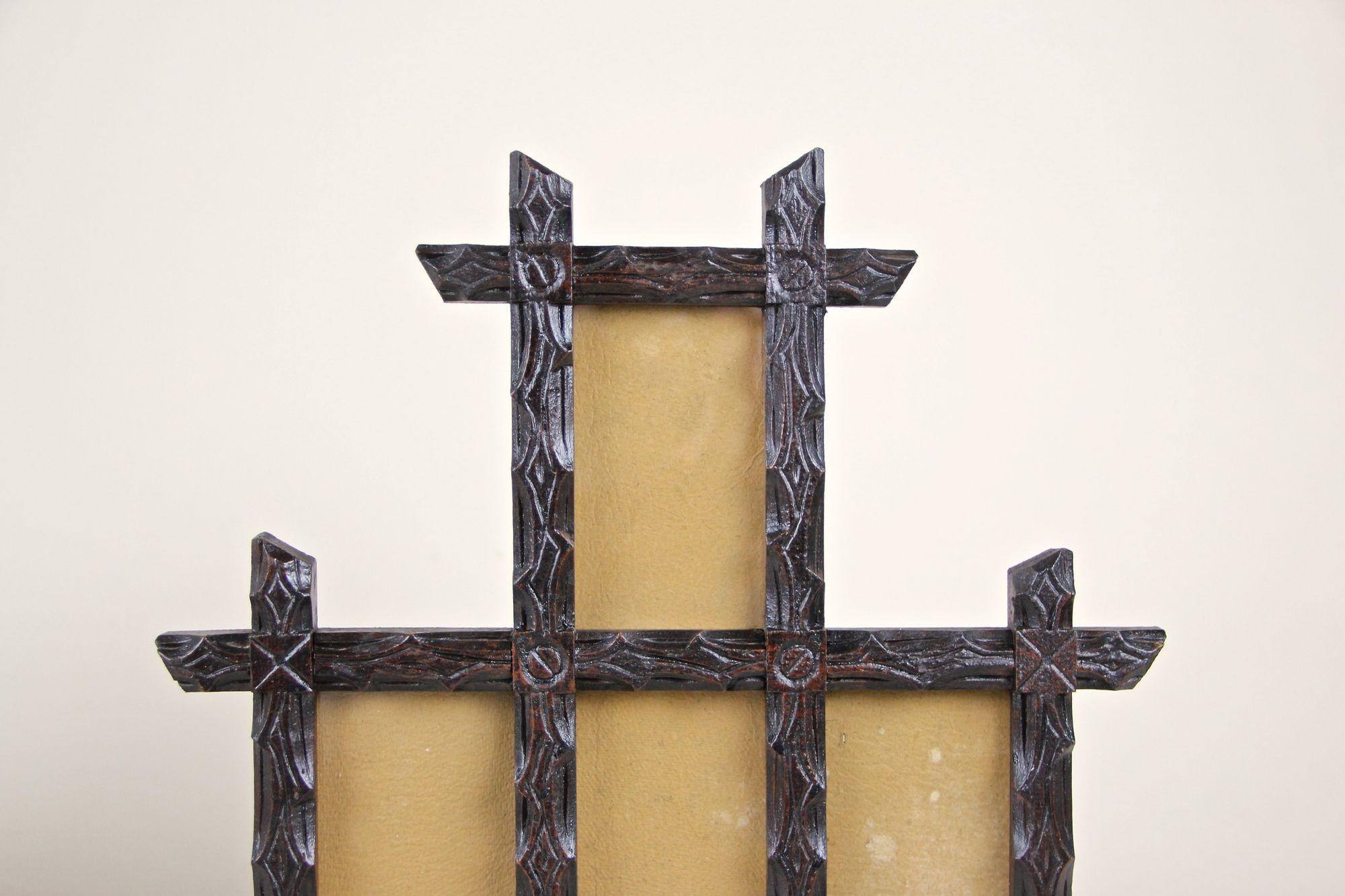 Pair of 19th Century Rustic Black Forest Photo Frames, Handcarved, AT ca. 1880 For Sale 3