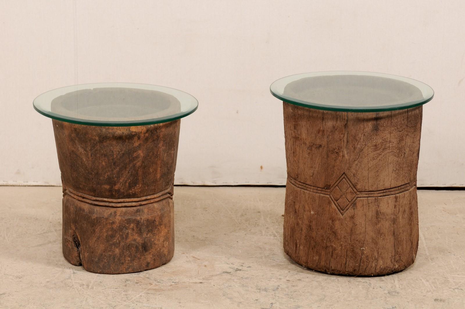 Paar rustikale Beistelltische aus Holz mit Marmor und Glasplatte aus dem 19. Jahrhundert (Rustikal) im Angebot