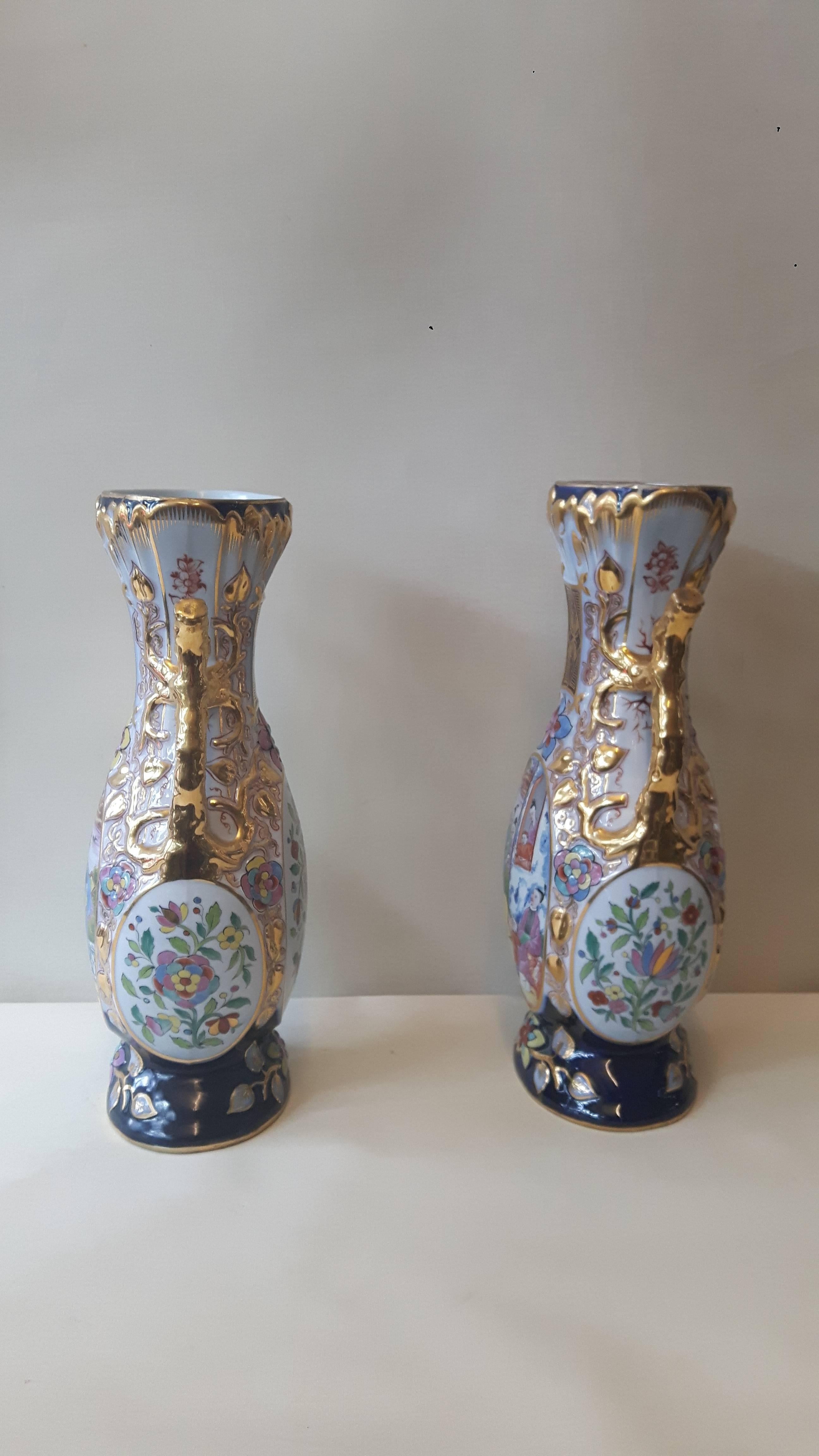 Chinoiserie Pair of 19th Century Samson Vases For Sale