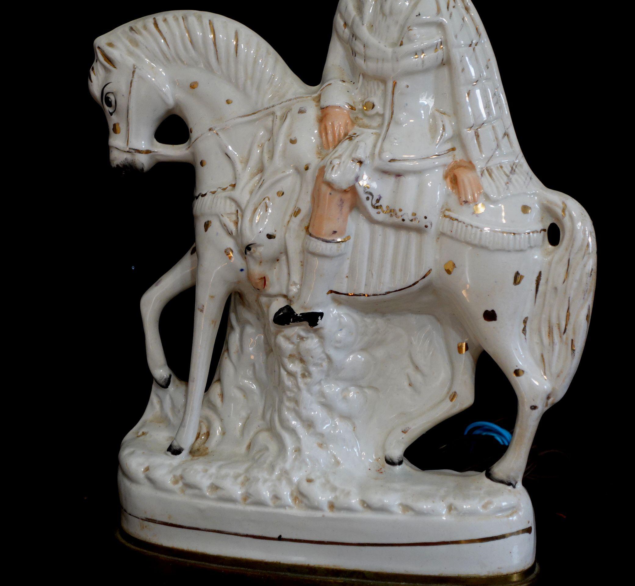 Pair of 19th Century Scottish Highland Hunter Staffordshire Figures Table Lamps For Sale 4