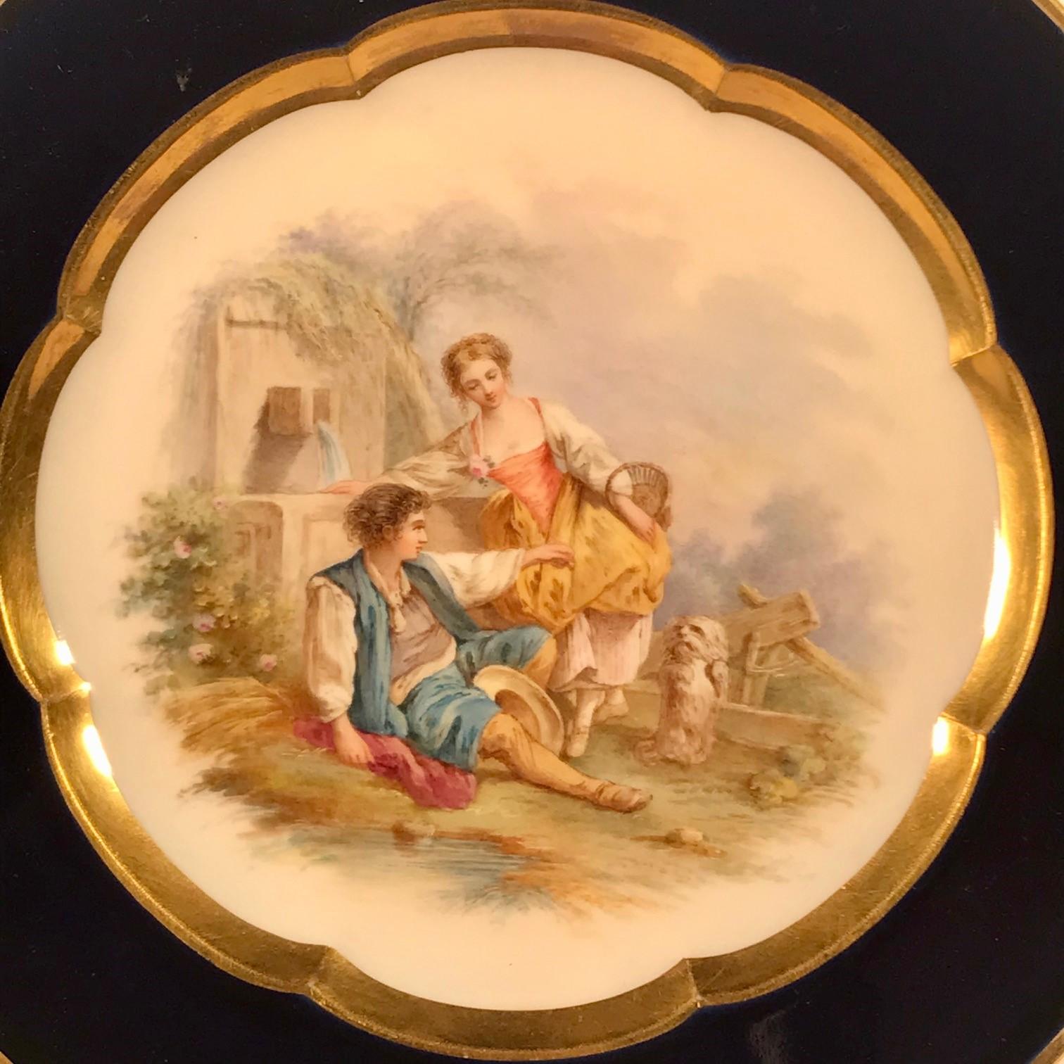 Peint Paire de  Assiettes de cabinet en porcelaine de Sèvres du 19e siècle : Scènes Gallants en vente